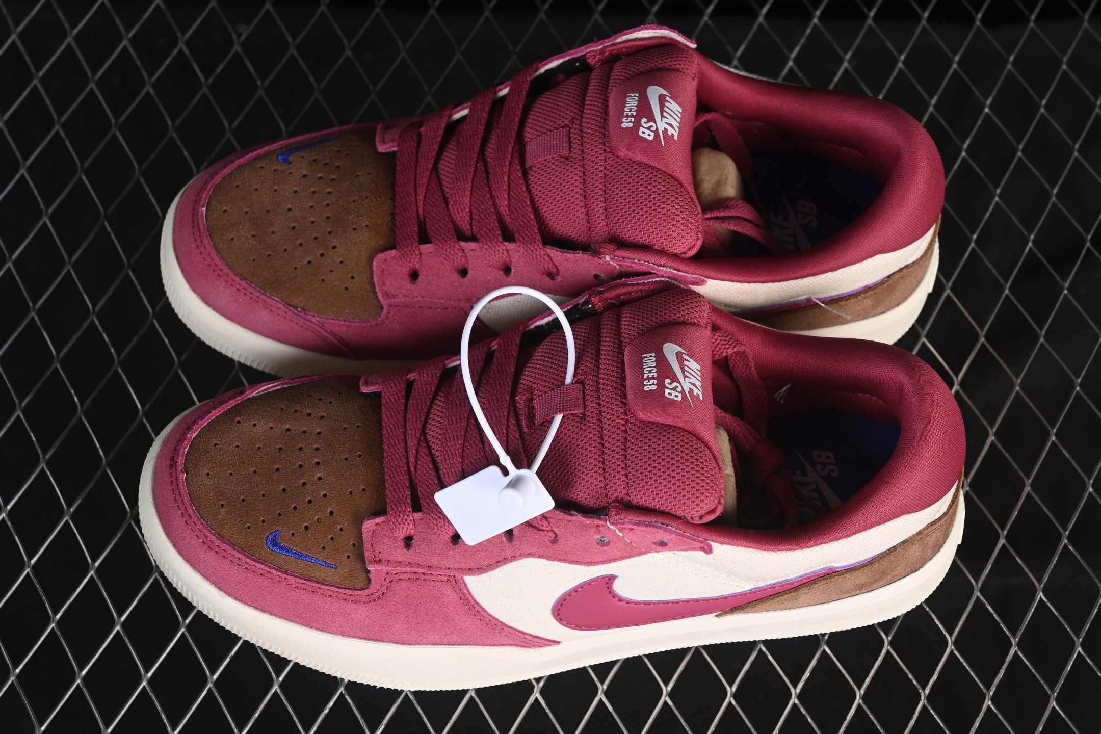 💰190纯原
Nike SB Force 58 耐克简版复古滑板鞋 DV5477-104
尺码：36 36.5 37.5 38 38.5 39 40 40.5 41 42 42.5 43 44 44.5 45 G.B2