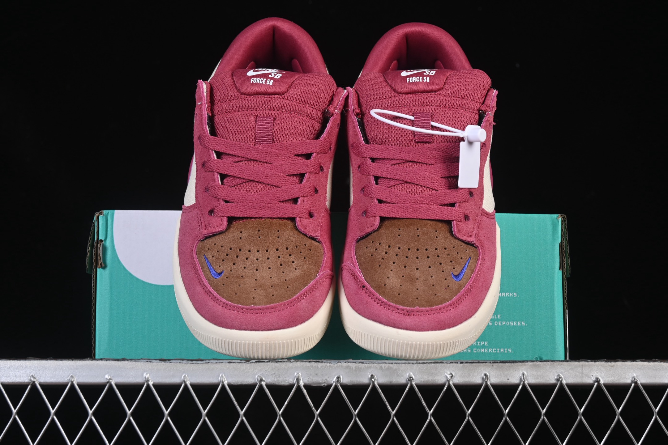 💰190纯原
Nike SB Force 58 耐克简版复古滑板鞋 DV5477-104
尺码：36 36.5 37.5 38 38.5 39 40 40.5 41 42 42.5 43 44 44.5 45 G.B2