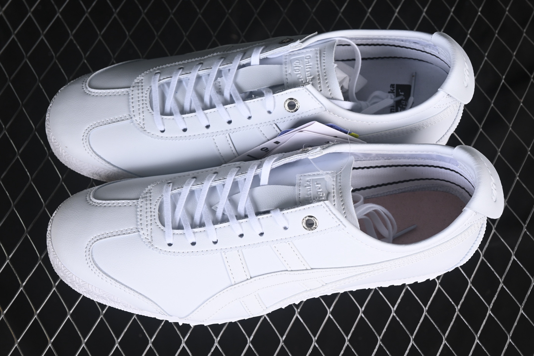 💰200纯原
OnitsukaTiger/鬼塚虎 Mexico 66 SD 低邦休闲跑步鞋 1183A872-117
尺码：36 37 37.5 38 39 39.5 40.5 41.5 42 42.5 43.5 44 44.5 45 B.D4