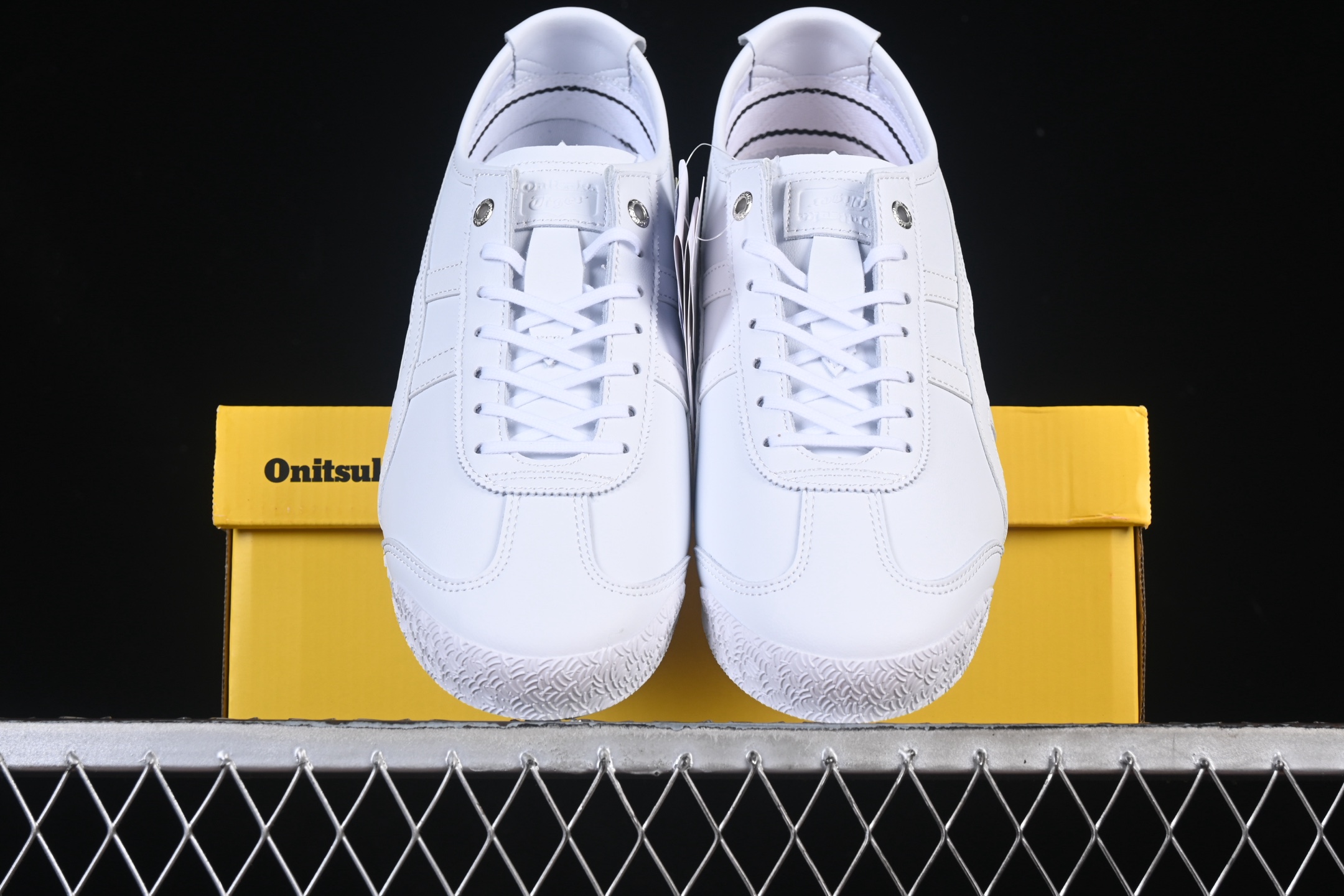 💰200纯原
OnitsukaTiger/鬼塚虎 Mexico 66 SD 低邦休闲跑步鞋 1183A872-117
尺码：36 37 37.5 38 39 39.5 40.5 41.5 42 42.5 43.5 44 44.5 45 B.D4