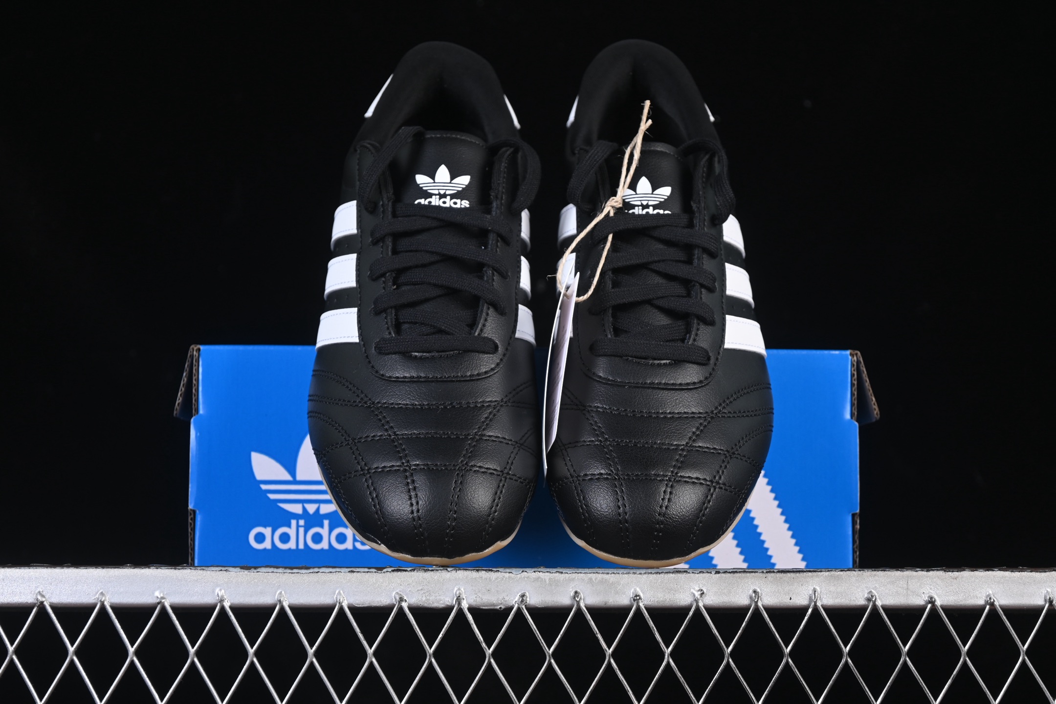 💰180纯原
 Adidas Originals Taekwondo JS1193 阿迪包裏性运动舒适防滑耐磨低帮训练鞋
尺码：35 36 36.5 37 38 38.5 39 40 40.5 41 42 42.5 43 44 44.5 45 C.C3