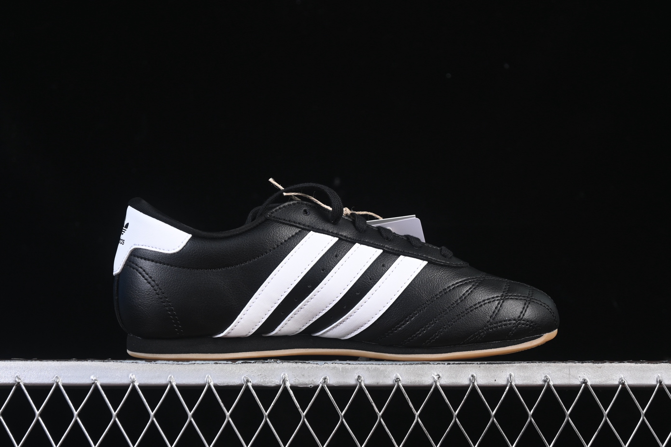 💰180纯原
 Adidas Originals Taekwondo JS1193 阿迪包裏性运动舒适防滑耐磨低帮训练鞋
尺码：35 36 36.5 37 38 38.5 39 40 40.5 41 42 42.5 43 44 44.5 45 C.C3