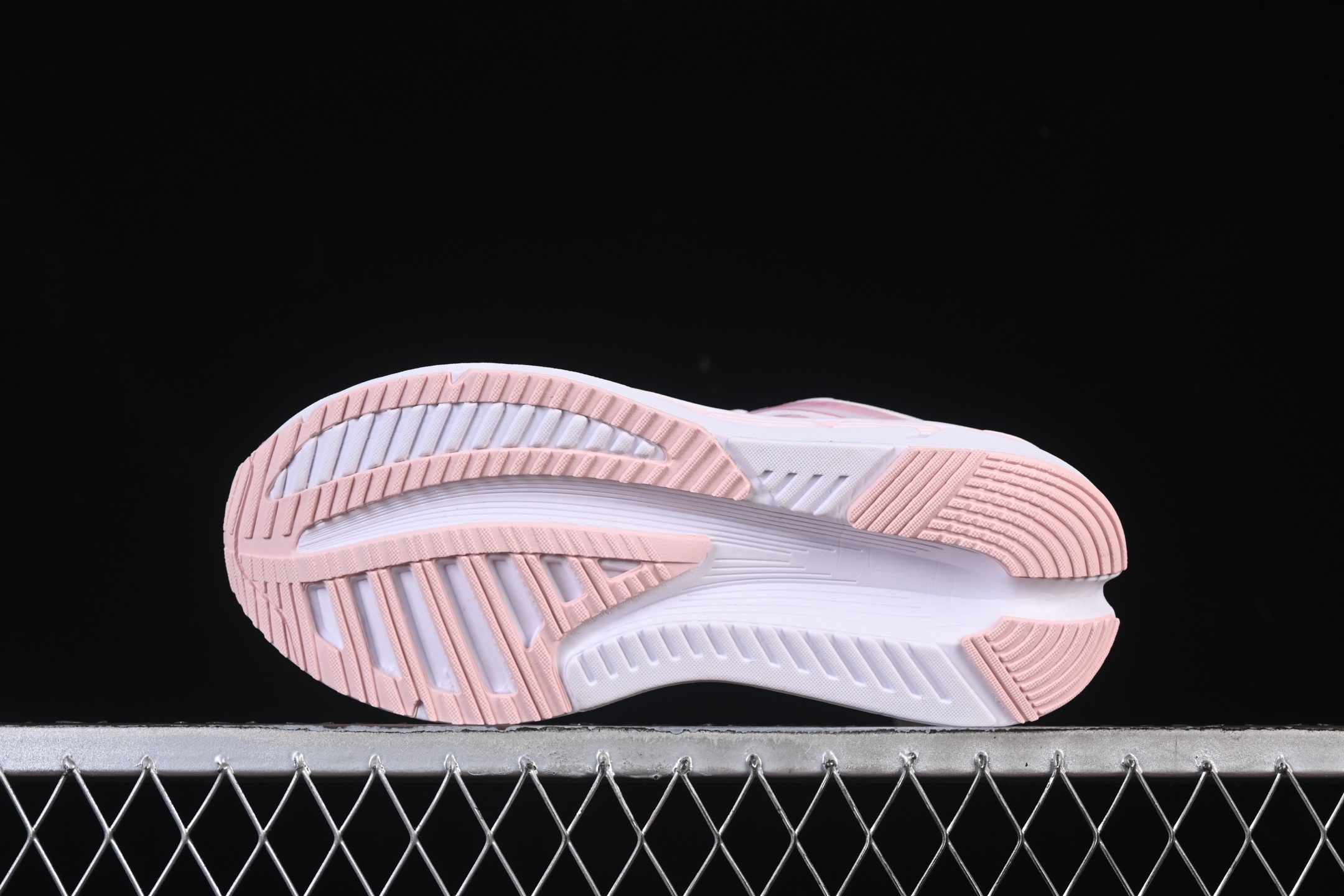 💰200纯原
Adidas Originals Adistar ID6187 阿迪复古舒适防滑减震运动鞋
尺码：36 36.5 37 38 38.5 39 Z.C3