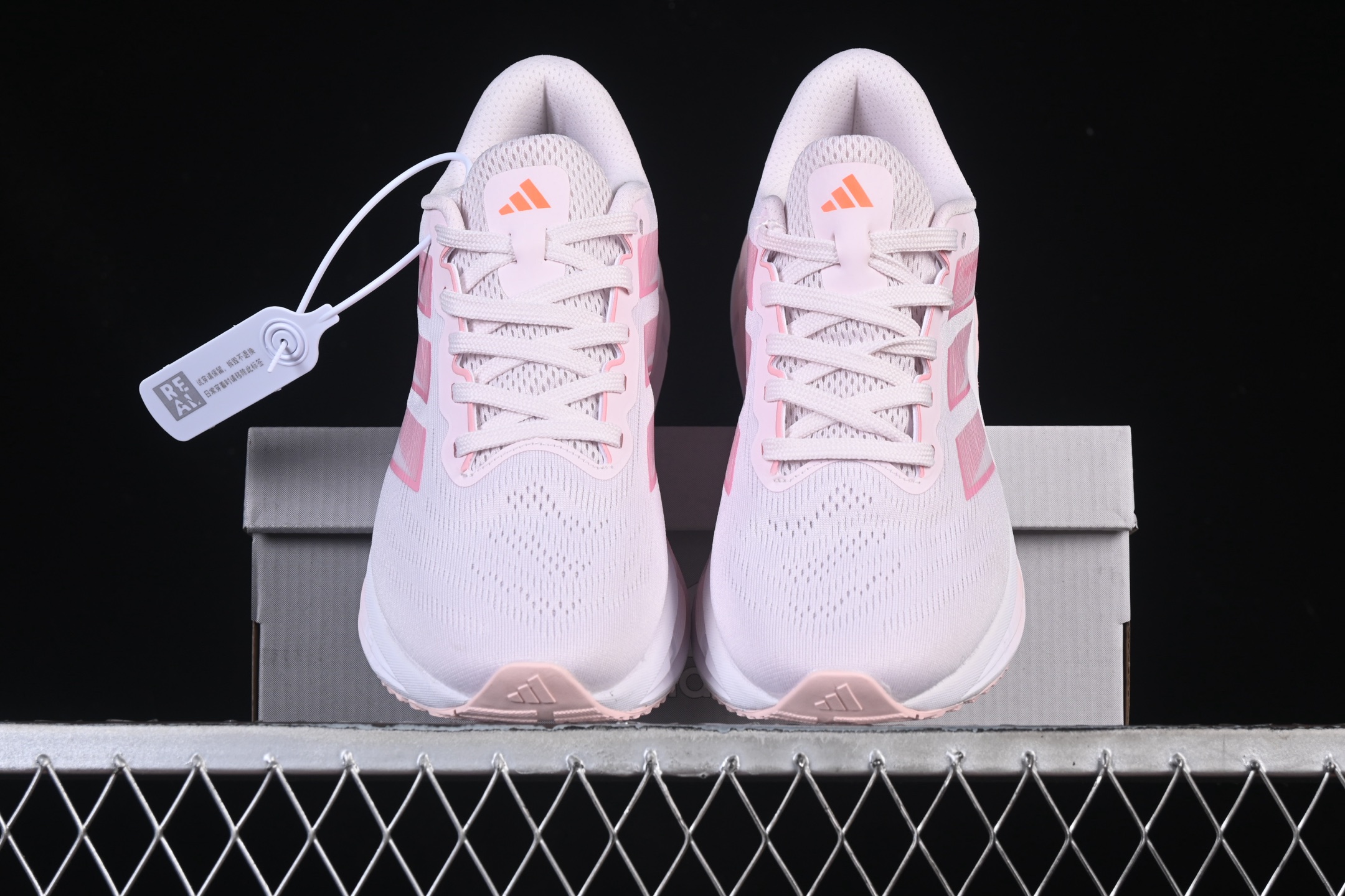 💰200纯原
Adidas Originals Adistar ID6187 阿迪复古舒适防滑减震运动鞋
尺码：36 36.5 37 38 38.5 39 Z.C3