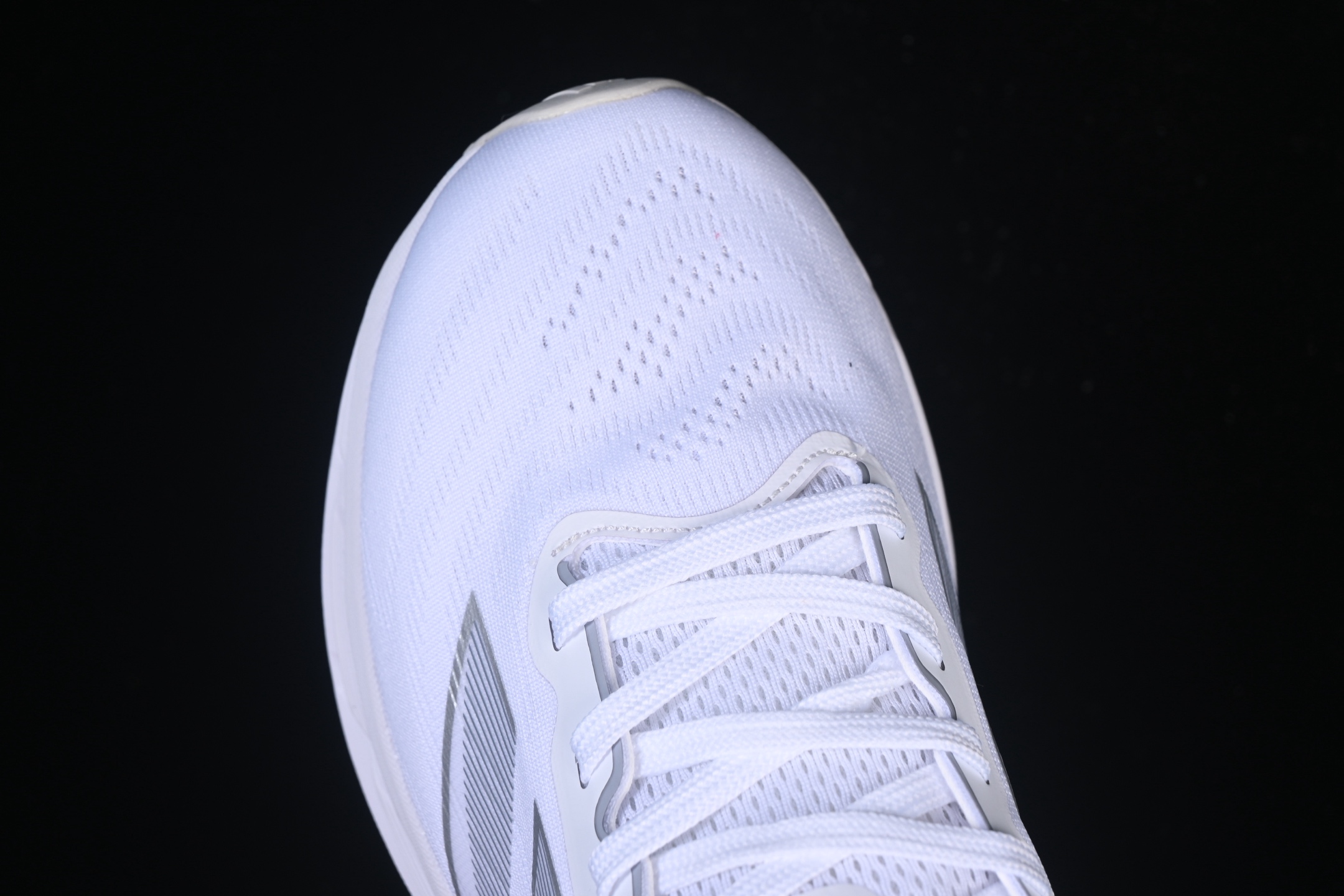 💰200纯原
Adidas Originals Adistar ID6181 阿迪复古舒适防滑减震运动鞋
尺码：39 40 40.5 41 42 42.5 43 44 44.5 45 Z.C3