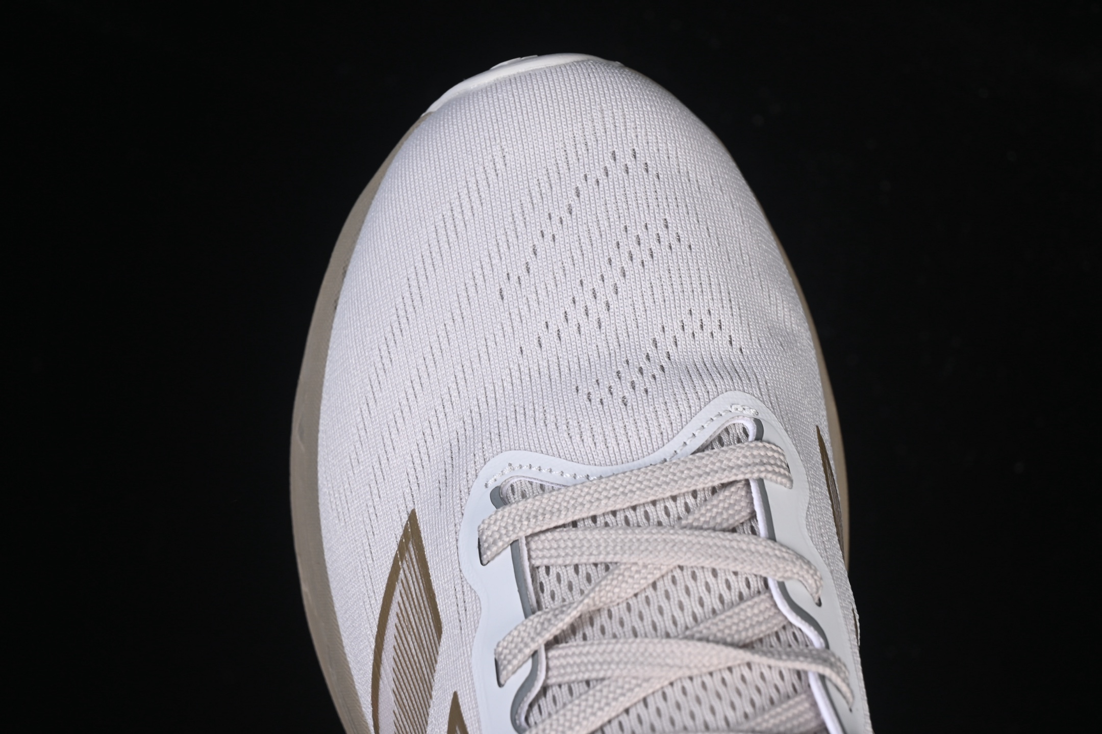 💰200纯原
Adidas Originals Adistar ID6188 阿迪复古舒适防滑减震运动鞋
尺码：39 40 40.5 41 42 42.5 43 44 44.5 45 Z.C3