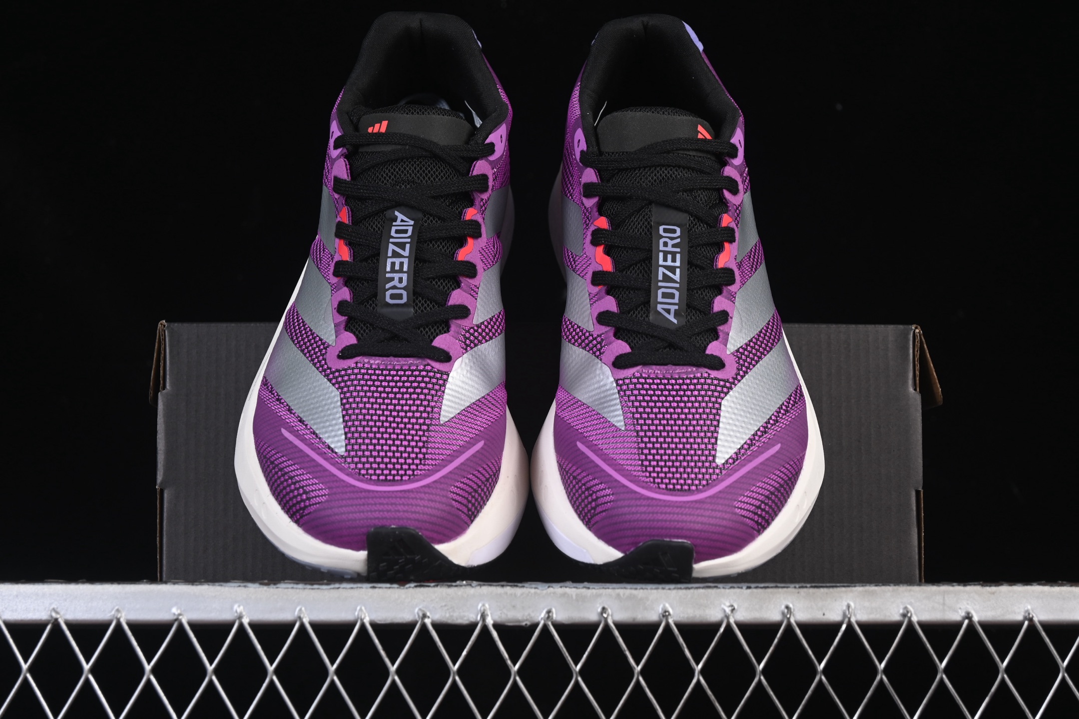 💰240纯原
Adidas Adizero Boston 13 JS4943 阿迪透气低帮跑步鞋
尺码：36 36.5 37 38 38.5 39 40 40.5 41 42 42.5 43 44 44.5 45 46 N.C3