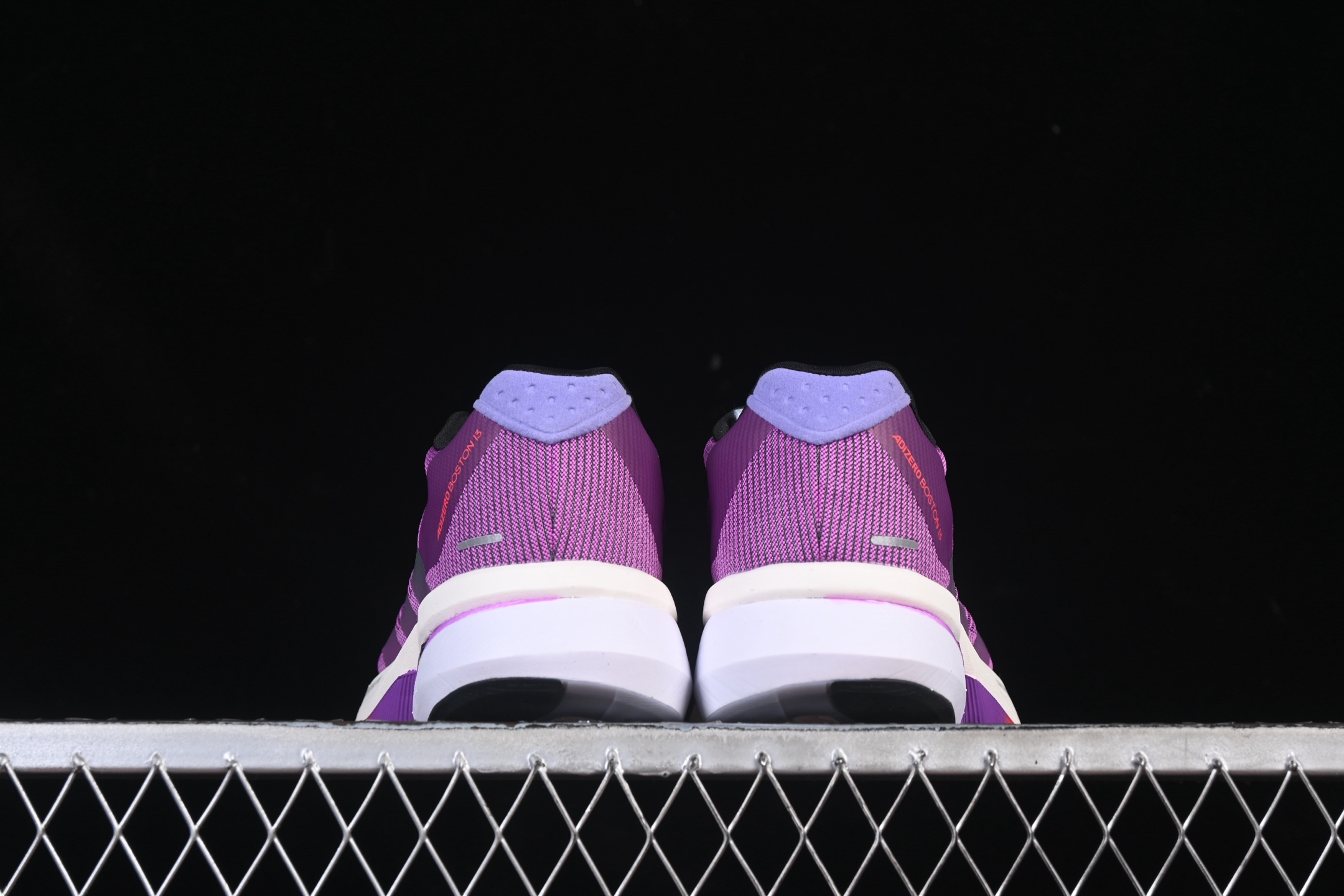 💰240纯原
Adidas Adizero Boston 13 JS4943 阿迪透气低帮跑步鞋
尺码：36 36.5 37 38 38.5 39 40 40.5 41 42 42.5 43 44 44.5 45 46 N.C3