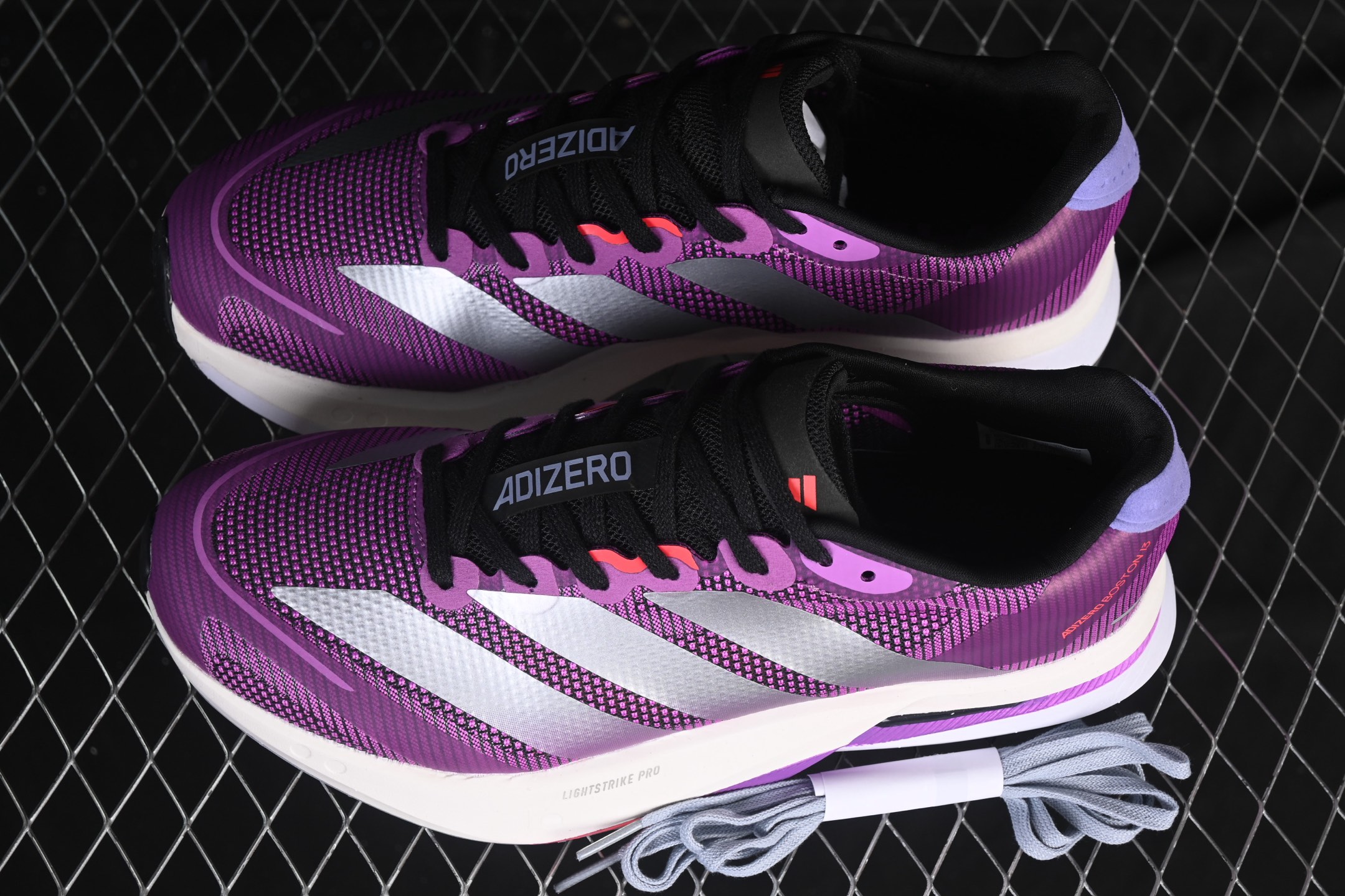 💰240纯原
Adidas Adizero Boston 13 JS4943 阿迪透气低帮跑步鞋
尺码：36 36.5 37 38 38.5 39 40 40.5 41 42 42.5 43 44 44.5 45 46 N.C3