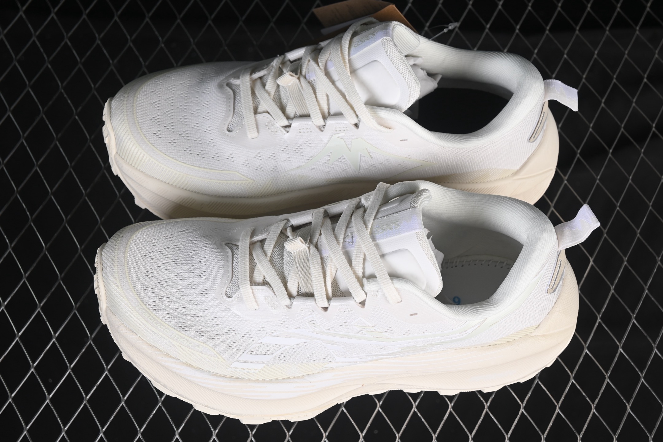 💰240纯原
 Asics Trabuco Max 4 亚瑟士运动休闲透气专业跑鞋 1011B976-100
尺码：36 37 37.5 38 39 39.5 40 40.5 41.5 42 42.5 43.5 44 45 AJC3
