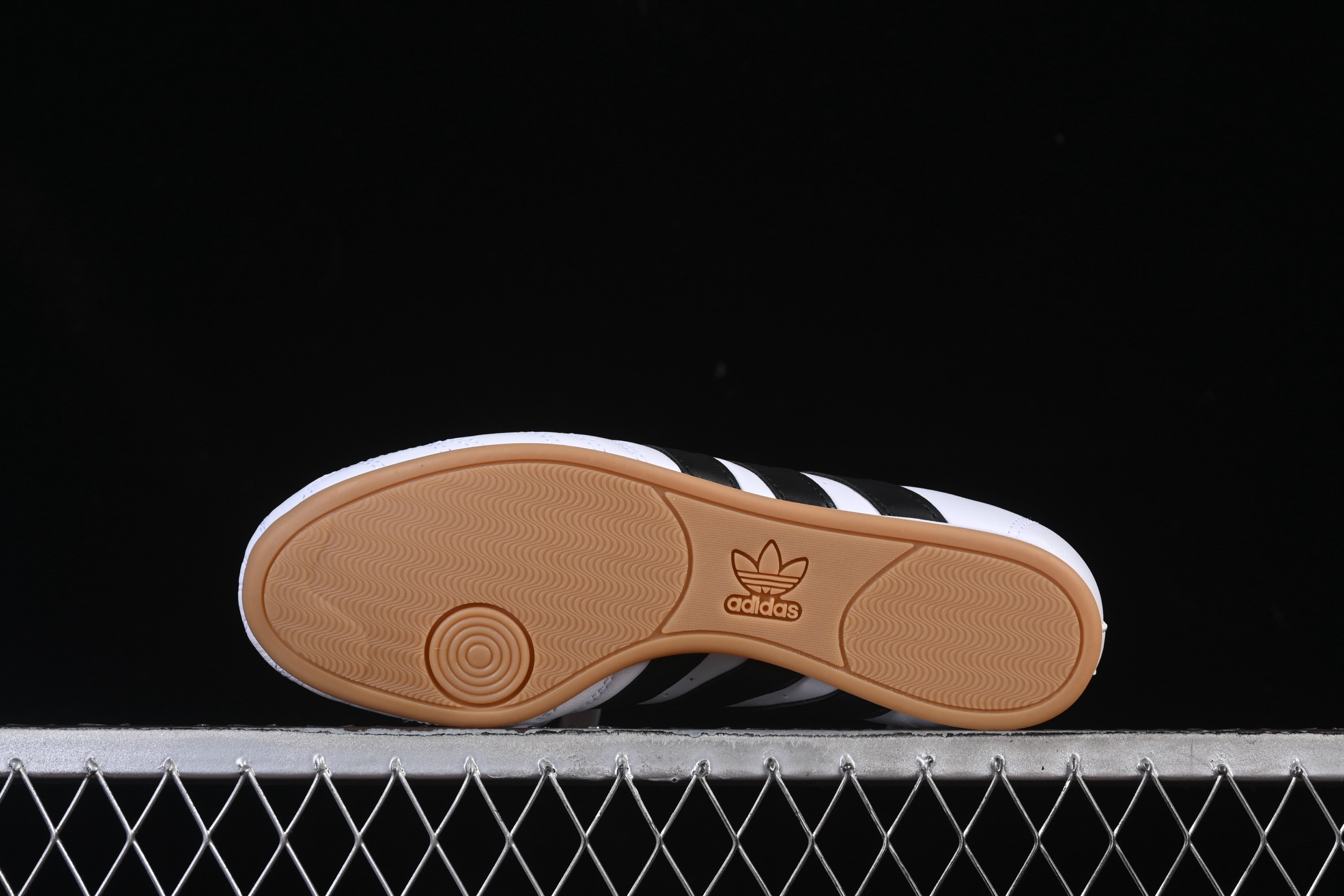 💰180纯原
 Adidas Originals Taekwondo JS1194 阿迪包裏性运动舒适防滑耐磨低帮训练鞋
尺码：35 36 36.5 37 38 38.5 39 40 40.5 41 42 42.5 43 44 44.5 45 C.C3