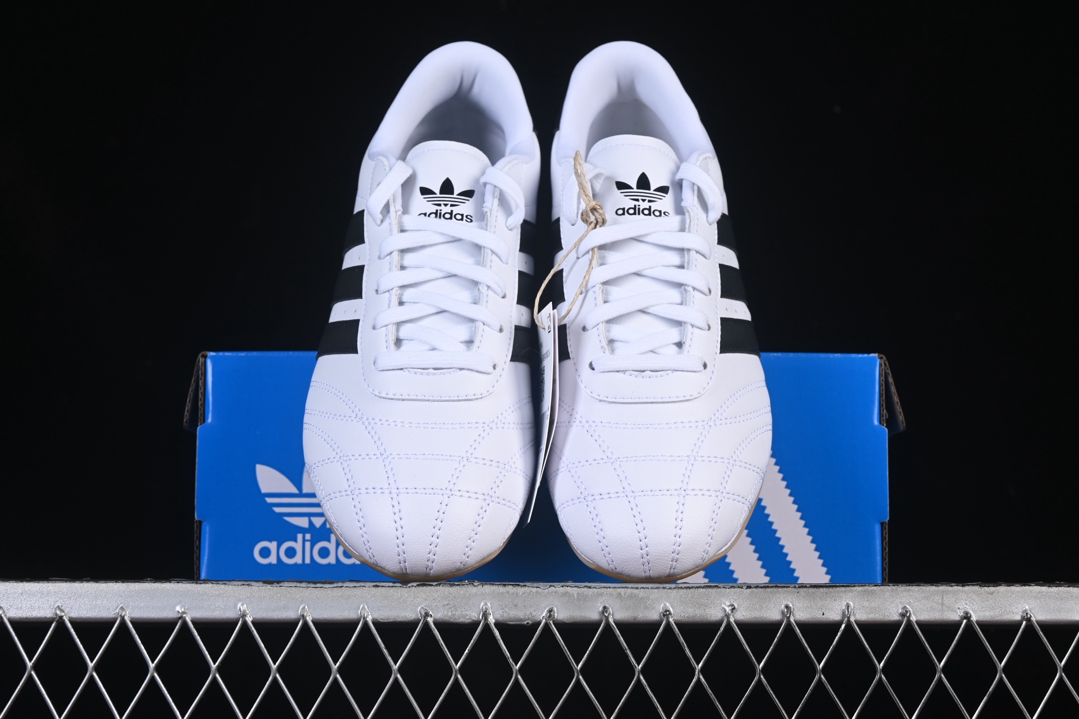 💰180纯原
 Adidas Originals Taekwondo JS1194 阿迪包裏性运动舒适防滑耐磨低帮训练鞋
尺码：35 36 36.5 37 38 38.5 39 40 40.5 41 42 42.5 43 44 44.5 45 C.C3