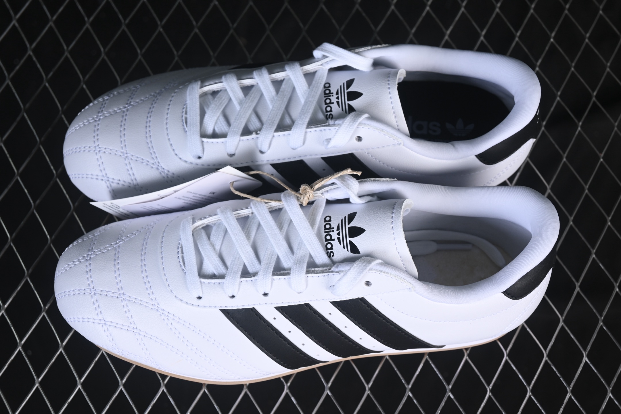 💰180纯原
 Adidas Originals Taekwondo JS1194 阿迪包裏性运动舒适防滑耐磨低帮训练鞋
尺码：35 36 36.5 37 38 38.5 39 40 40.5 41 42 42.5 43 44 44.5 45 C.C3