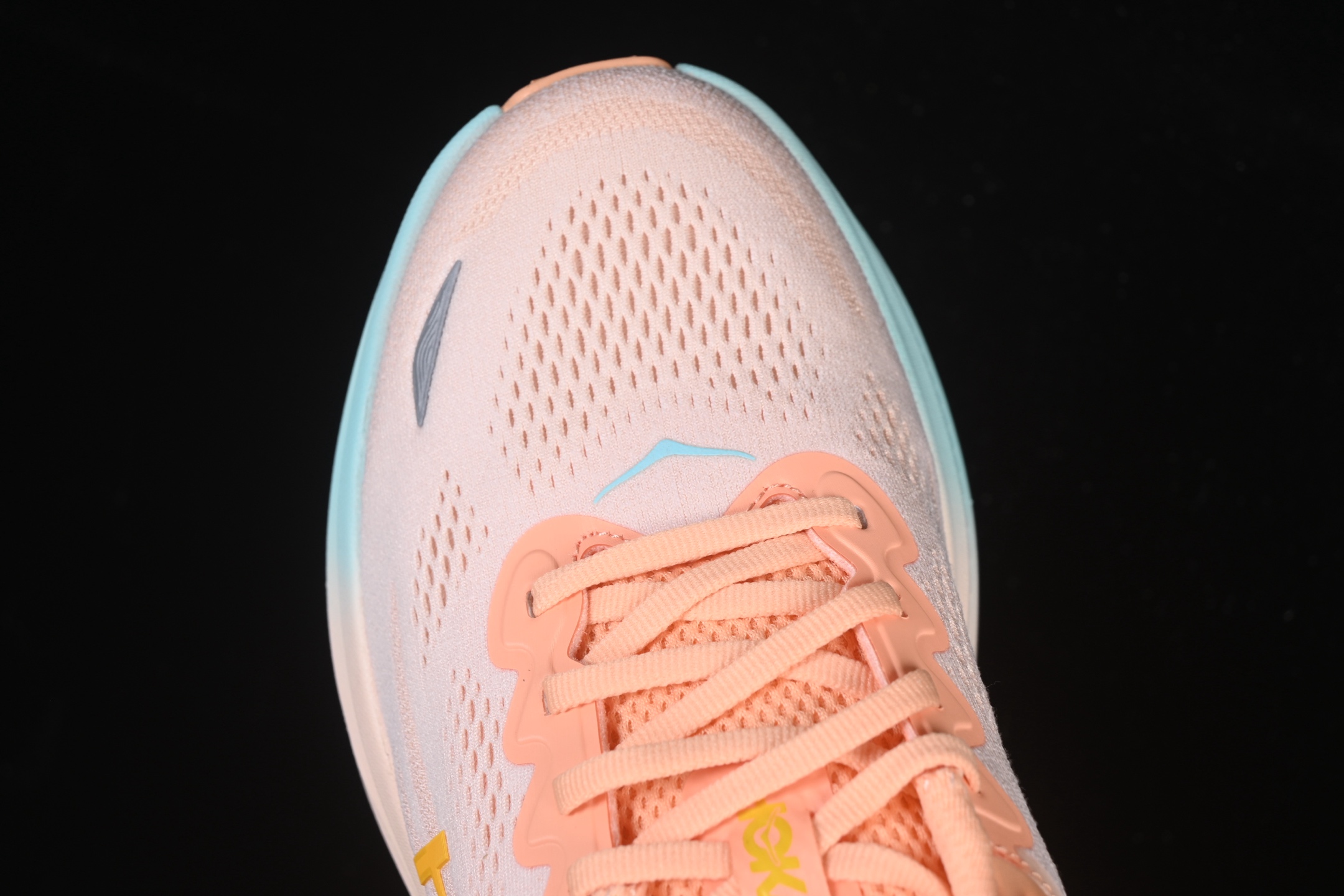 💰220纯原
HOKA ONE ONE Bondi 9 机能缓震跑鞋 1162011 FSTP
#鞋面部分采用工程网眼面料，可以确保必要的透气性能。使用了全新的莱卡橡筋，这大大提升了鞋面的硬度，由此增加鞋面的支撑性能。后掌33mm、前掌29mm的超厚Soft EVA中底，比传统的EVA材料还要柔软30%
尺码：36 36.5 37.5 38 39 40 40.5 41 42 42.5 43 44 44.5 45 46 7+D4