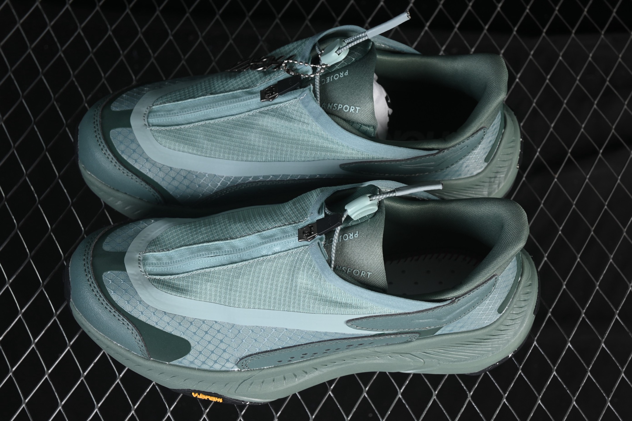💰240纯原
Hoka Project Transport 防滑耐磨低帮生活休闲鞋 1162850 JDF
尺码：36 36.5 37 38 38.5 39 40 40.5 41 42 42.5 43 44 45 X.D4