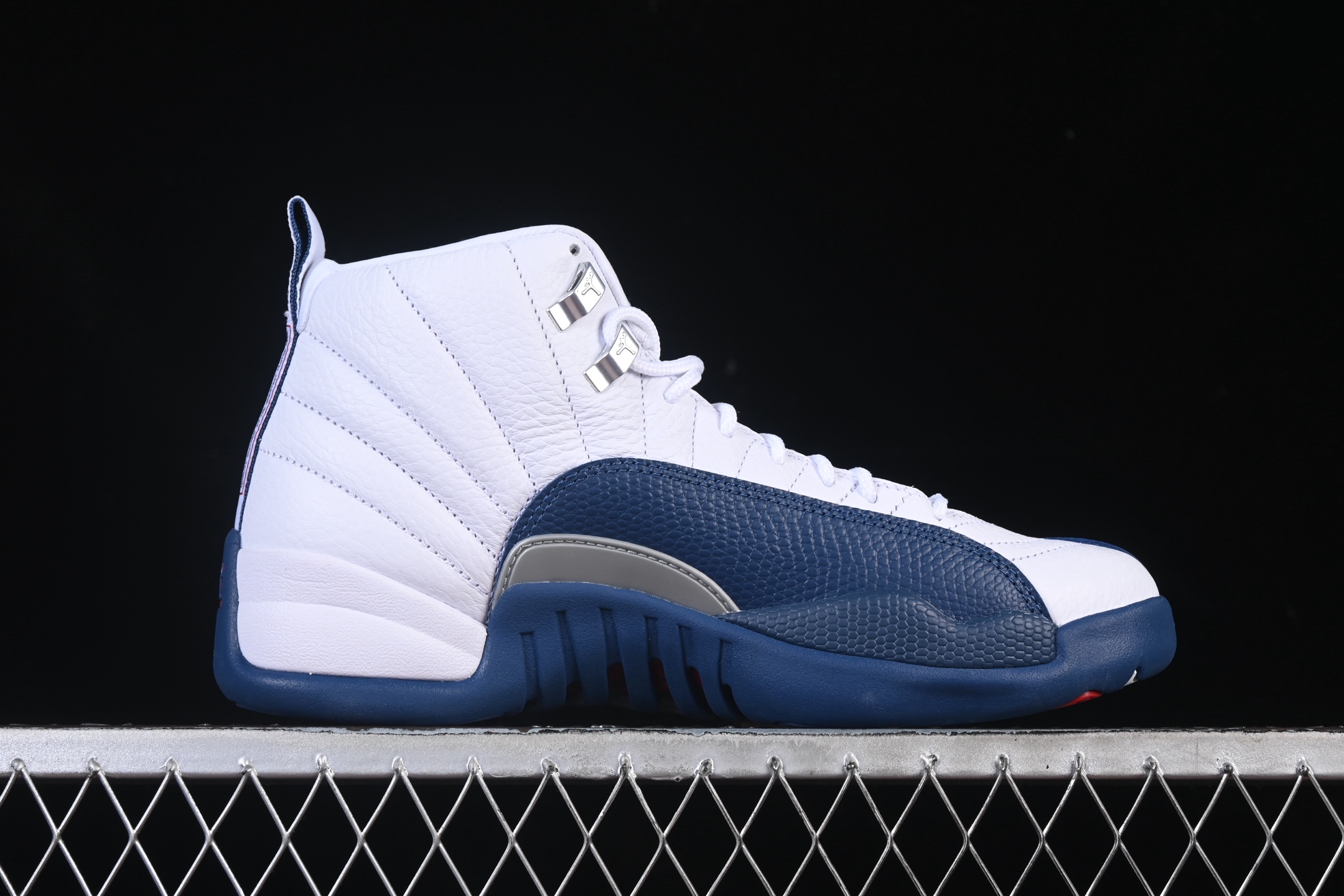 💰550纯原
 Air Jordan 12 Retro "French Blue And White" AJ12 乔12法国蓝 CT8013-114
#大厂出品 原楦原纸板 客供原厂材料开发 极致一眼正品既视感 细节如图所示
尺码：40 40.5 41 42 42.5 43 44 44.5 45 46 47.5 48.5 B.G7