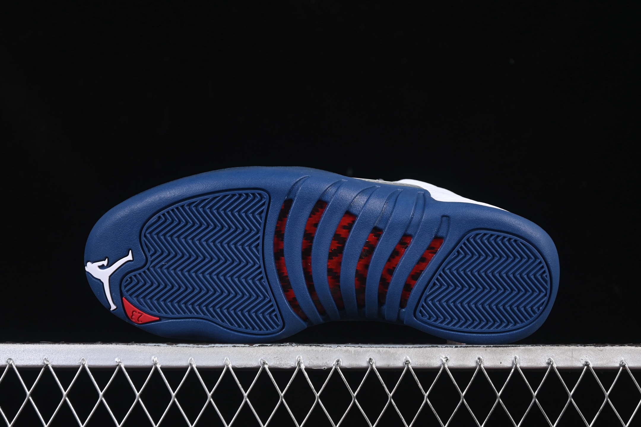 💰550纯原
 Air Jordan 12 Retro "French Blue And White" AJ12 乔12法国蓝 CT8013-114
#大厂出品 原楦原纸板 客供原厂材料开发 极致一眼正品既视感 细节如图所示
尺码：40 40.5 41 42 42.5 43 44 44.5 45 46 47.5 48.5 B.G7