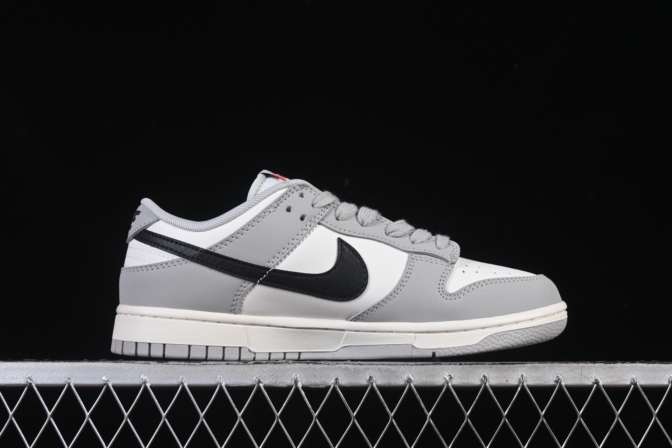 💰200真标💰260公司级💰360纯原
Nike SB Dunk Low 白黑灰 低帮休闲板鞋 IB3079-101
尺码：35.5 36 36.5 37.5 38 38.5 39 40 40.5 41 42 42.5 43 44 44.5 45 46 47.5 N.D4