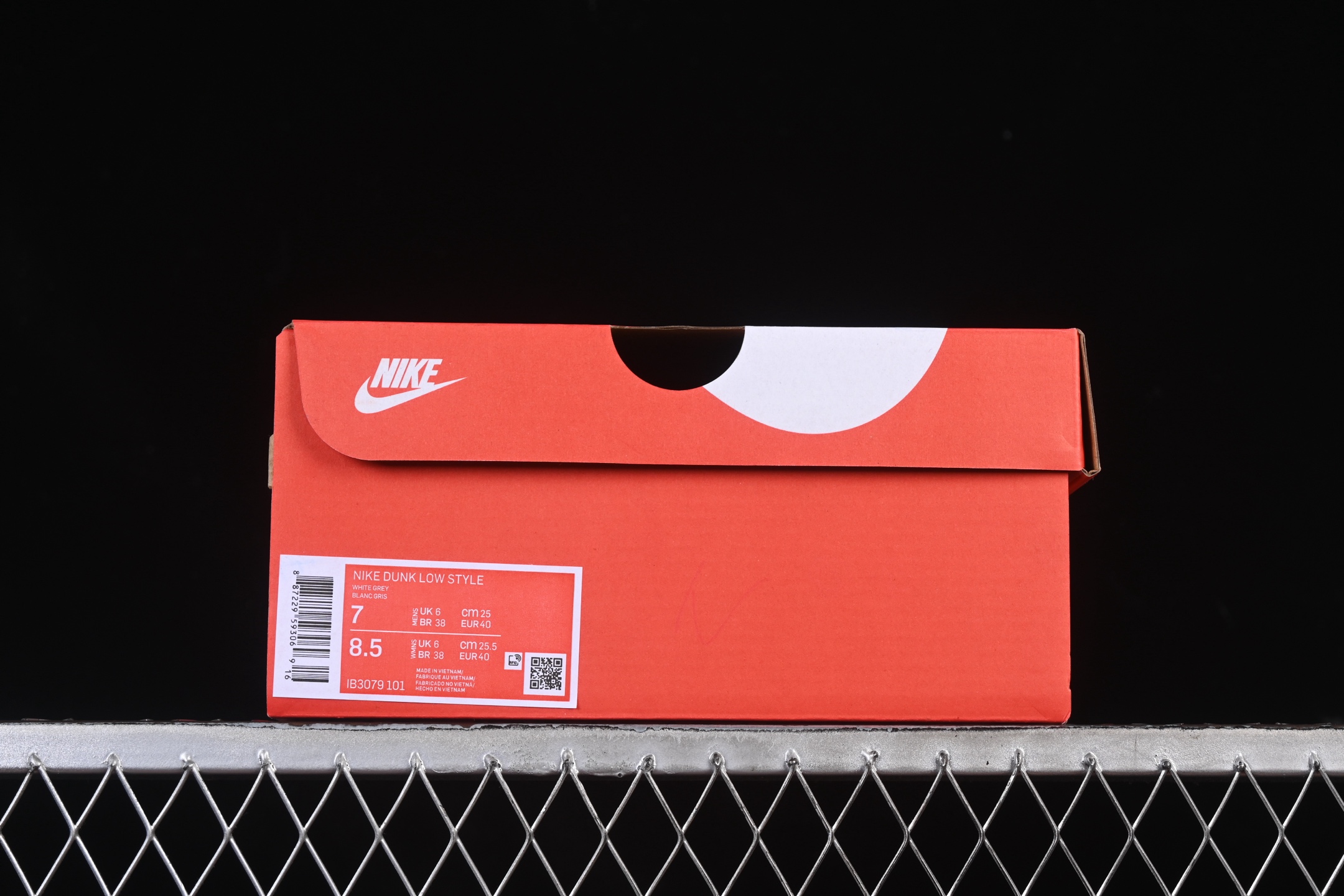 💰200真标💰260公司级💰360纯原
Nike SB Dunk Low 白黑灰 低帮休闲板鞋 IB3079-101
尺码：35.5 36 36.5 37.5 38 38.5 39 40 40.5 41 42 42.5 43 44 44.5 45 46 47.5 N.D4