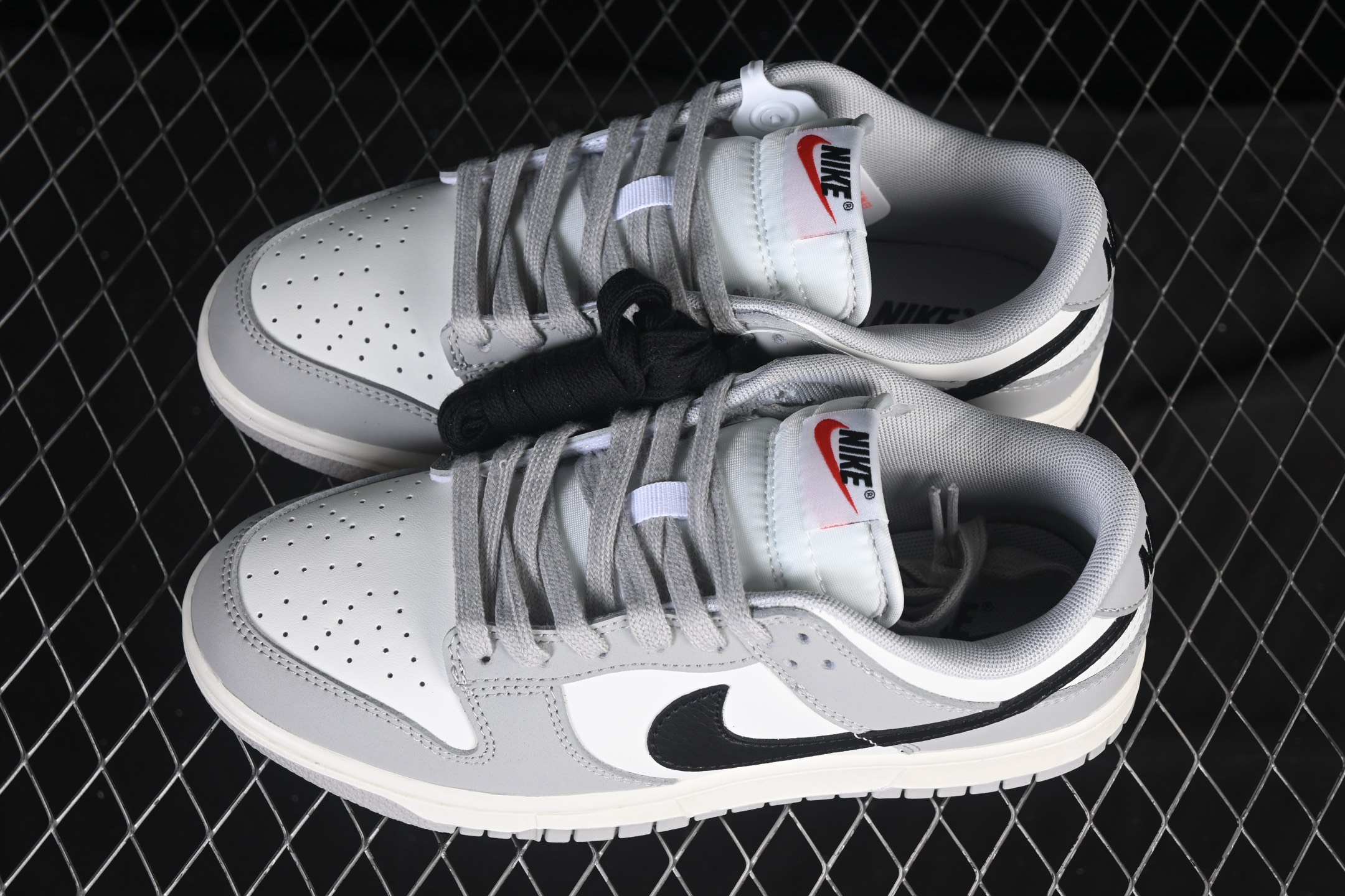 💰200真标💰260公司级💰360纯原
Nike SB Dunk Low 白黑灰 低帮休闲板鞋 IB3079-101
尺码：35.5 36 36.5 37.5 38 38.5 39 40 40.5 41 42 42.5 43 44 44.5 45 46 47.5 N.D4