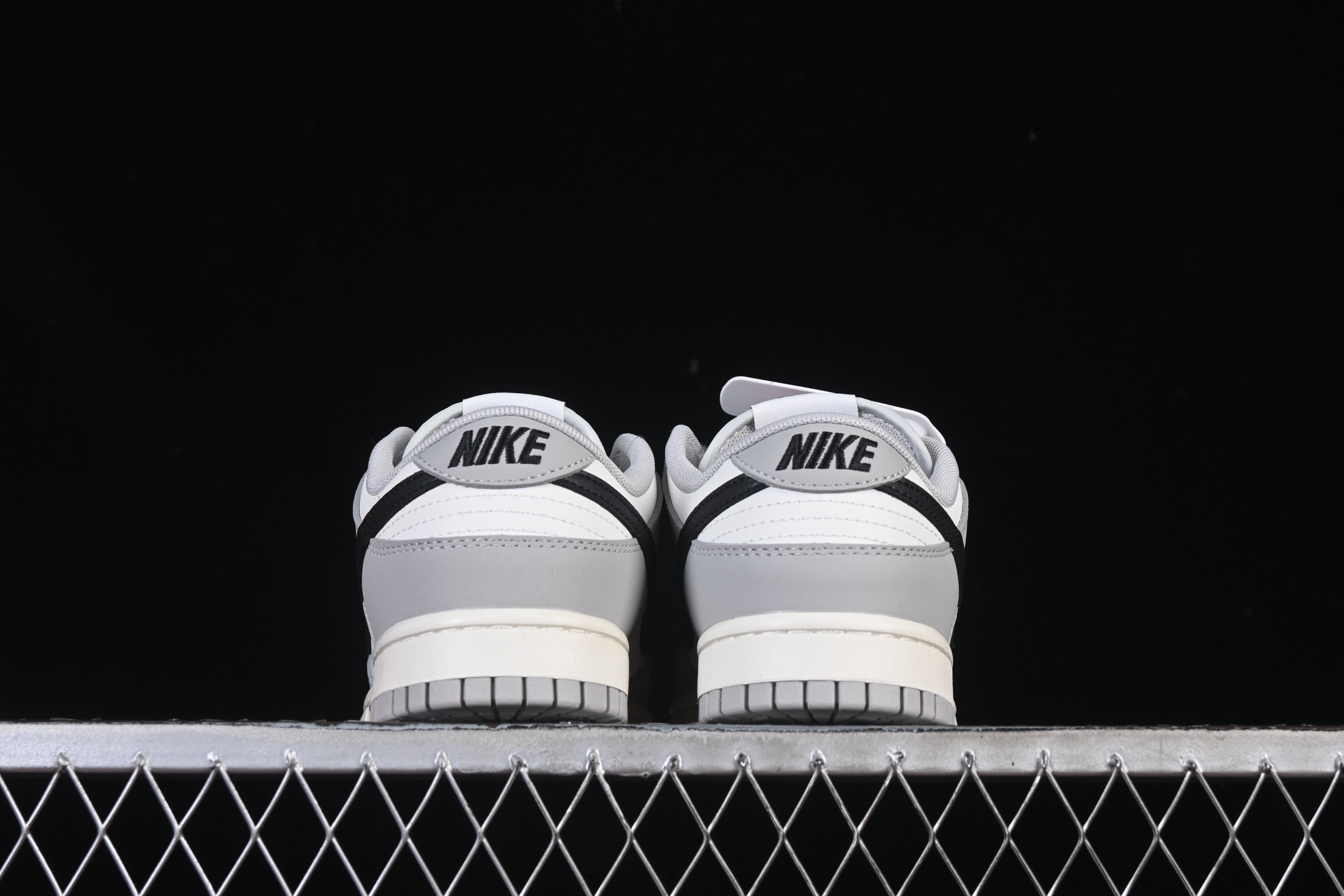 💰200真标💰260公司级💰360纯原
Nike SB Dunk Low 白黑灰 低帮休闲板鞋 IB3079-101
尺码：35.5 36 36.5 37.5 38 38.5 39 40 40.5 41 42 42.5 43 44 44.5 45 46 47.5 N.D4