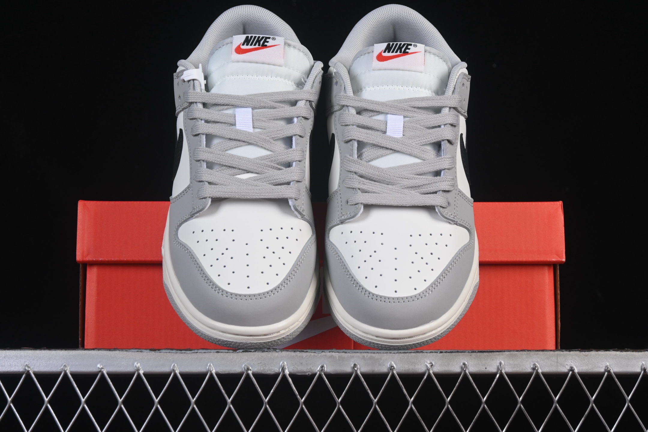 💰200真标💰260公司级💰360纯原
Nike SB Dunk Low 白黑灰 低帮休闲板鞋 IB3079-101
尺码：35.5 36 36.5 37.5 38 38.5 39 40 40.5 41 42 42.5 43 44 44.5 45 46 47.5 N.D4