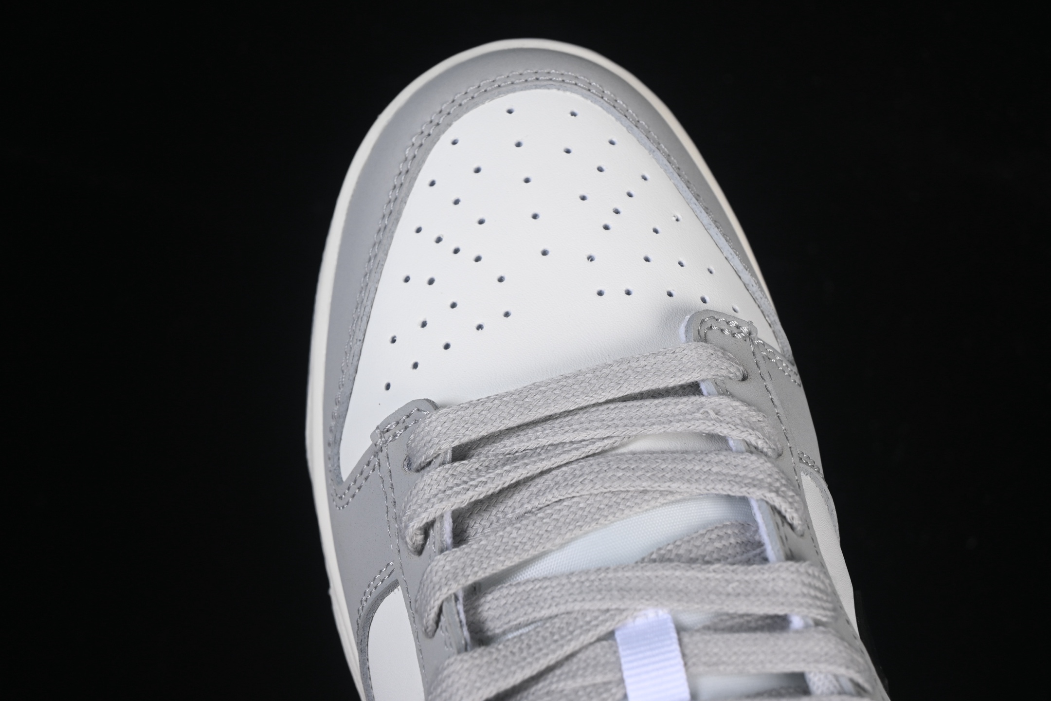 💰200真标💰260公司级💰360纯原
Nike SB Dunk Low 白黑灰 低帮休闲板鞋 IB3079-101
尺码：35.5 36 36.5 37.5 38 38.5 39 40 40.5 41 42 42.5 43 44 44.5 45 46 47.5 N.D4