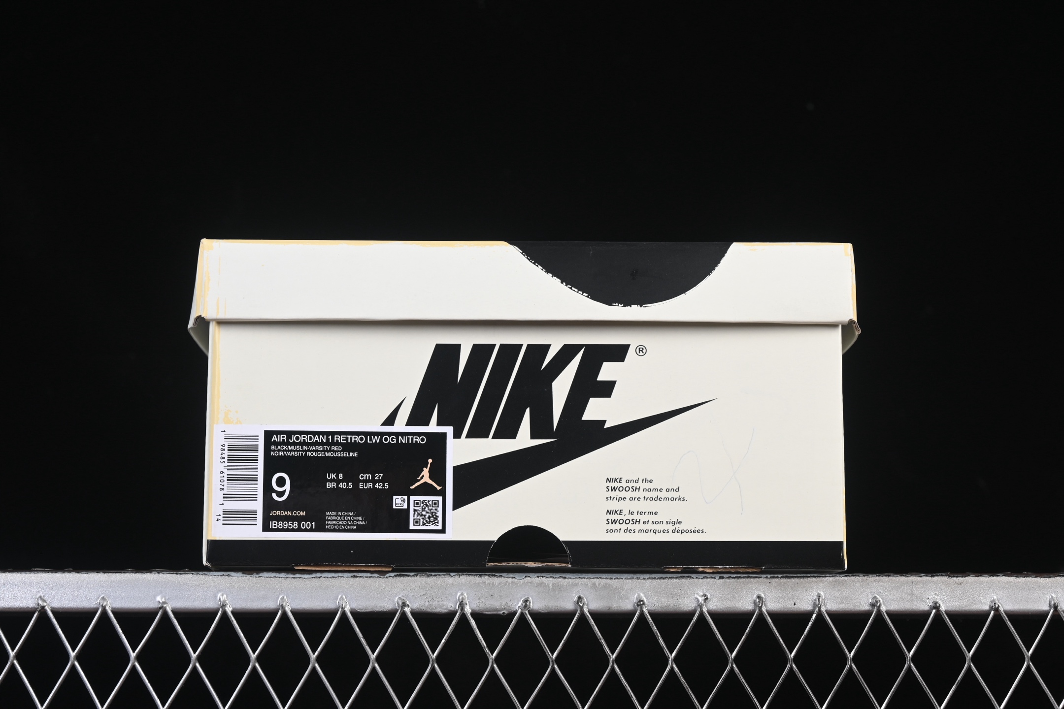 💰200公司级💰240纯原
Nigel Sylvester x Air Jordan 1 Low AJ1 乔1联名 低帮文化休闲板鞋 IB8958-001
#鞋款延续 Nigel标志性风格，映入眼帘之时，仿佛自带故事。做旧外底与鞋面刻意打造的磨损细节，生动诠释“运动生活”理念。鞋头侧面增添了耐克勾勾刺绣标识点缀，鞋身以设计线条围绕，象征着臻于完美所需的进化、重复与精准工艺。无论是骑行、篮球还是社群建设，这些细节是为挚爱之事倾注热情的生动写照。
尺码：36 36.5 37.5 38 38.5 39 40 40.5 41 42 42.5 43 44 44.5 45 46 99C3