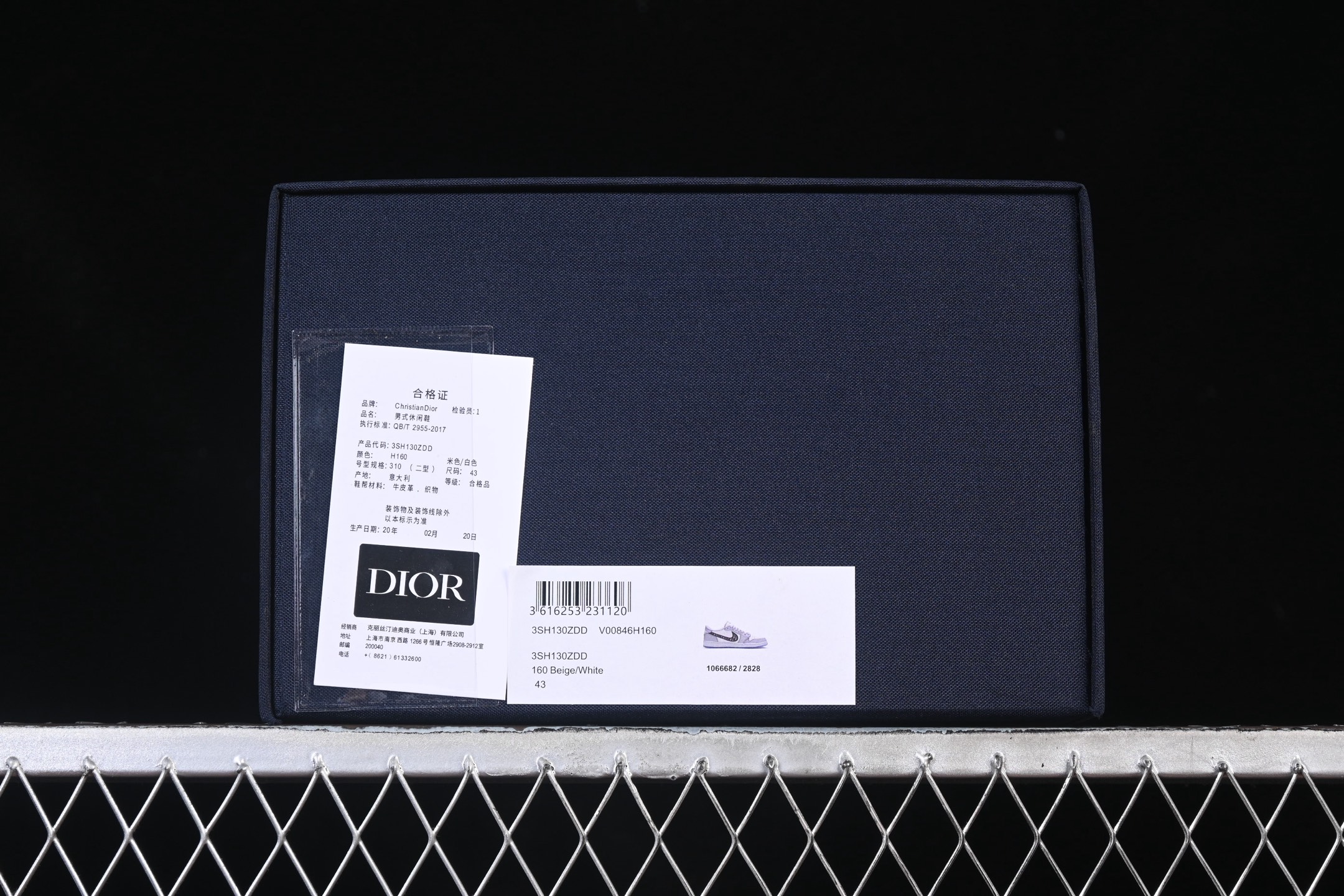 💰340纯原
Dior x Air Jordan 1 Low AJ1 乔1迪奥联名白灰低帮 CN8608-002
#官方原盒 防尘袋 鞋带 配件齐全 附赠激光雕刻花纹鞋垫一副（退货配件不可遗失）
尺码：36 36.5 37.5 38 38.5 39 40 40.5 41 42 42.5 43 44 44.5 45 46 47.5 WME5