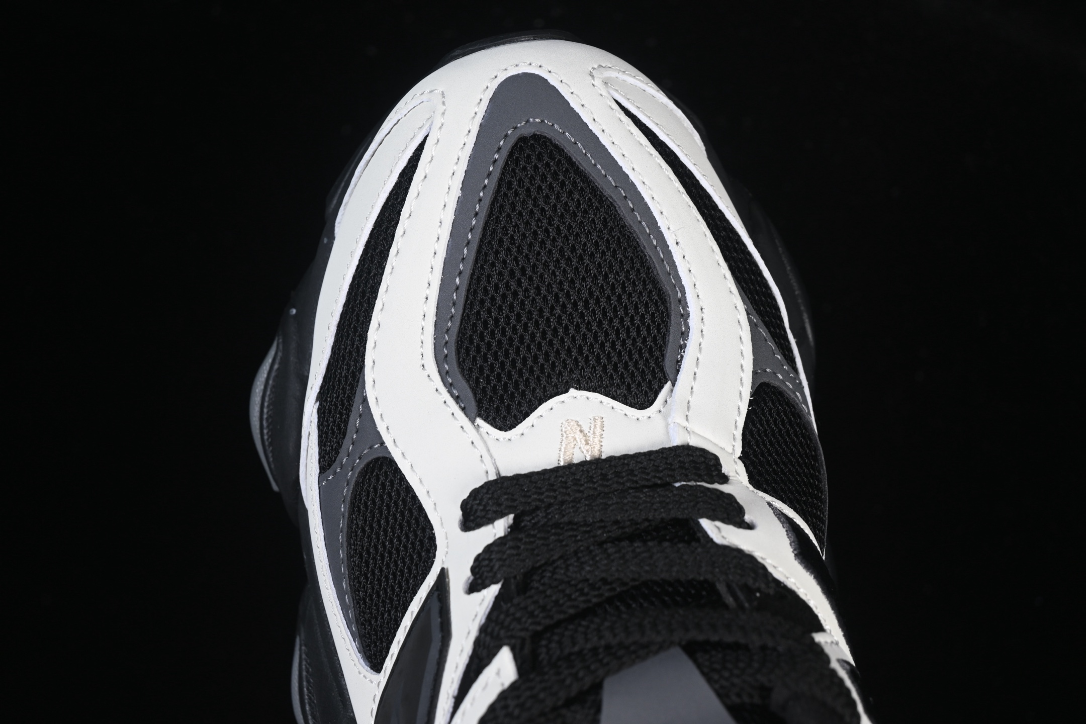 💰190纯原
 New Balance NB9060 复古休闲运动慢跑鞋 U9060ZBS
#最强性价版 采用大面积网眼以及麂皮材质覆盖鞋身，还原经典气质。搭载ABZORB避震科技，由泡沫聚酯制成，上脚可以有效减少由鞋底反弹对身体及双腿的冲击力
尺码：36 37 37.5 38 38.5 39 40 40.5 41 42 42.5 43 44 44.5 45 46.5 F.C3