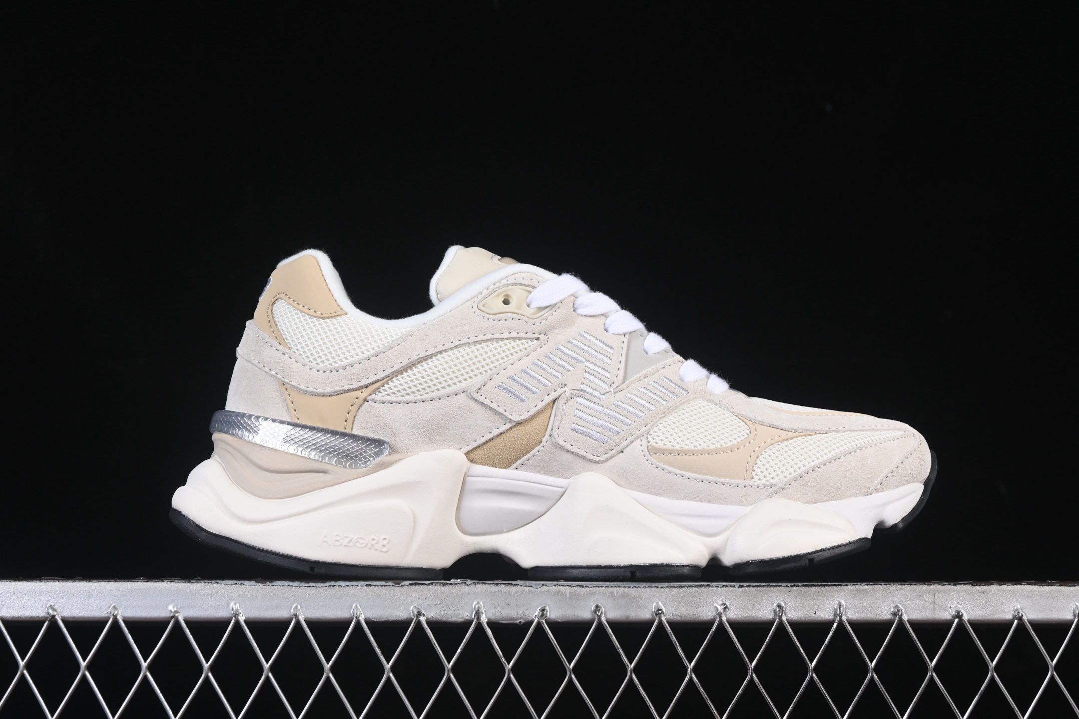 💰190纯原
New Balance NB9060 复古休闲运动慢跑鞋 U9060TAT
#最强性价版 采用大面积网眼以及麂皮材质覆盖鞋身，还原经典气质。搭载ABZORB避震科技，由泡沫聚酯制成，上脚可以有效减少由鞋底反弹对身体及双腿的冲击力
尺码：36 37 37.5 38 38.5 39 40 40.5 41 42 42.5 43 44 44.5 45 46.5 F.C3