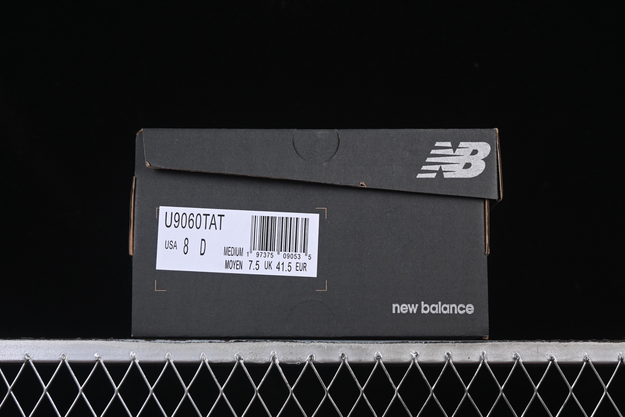 💰190纯原
New Balance NB9060 复古休闲运动慢跑鞋 U9060TAT
#最强性价版 采用大面积网眼以及麂皮材质覆盖鞋身，还原经典气质。搭载ABZORB避震科技，由泡沫聚酯制成，上脚可以有效减少由鞋底反弹对身体及双腿的冲击力
尺码：36 37 37.5 38 38.5 39 40 40.5 41 42 42.5 43 44 44.5 45 46.5 F.C3