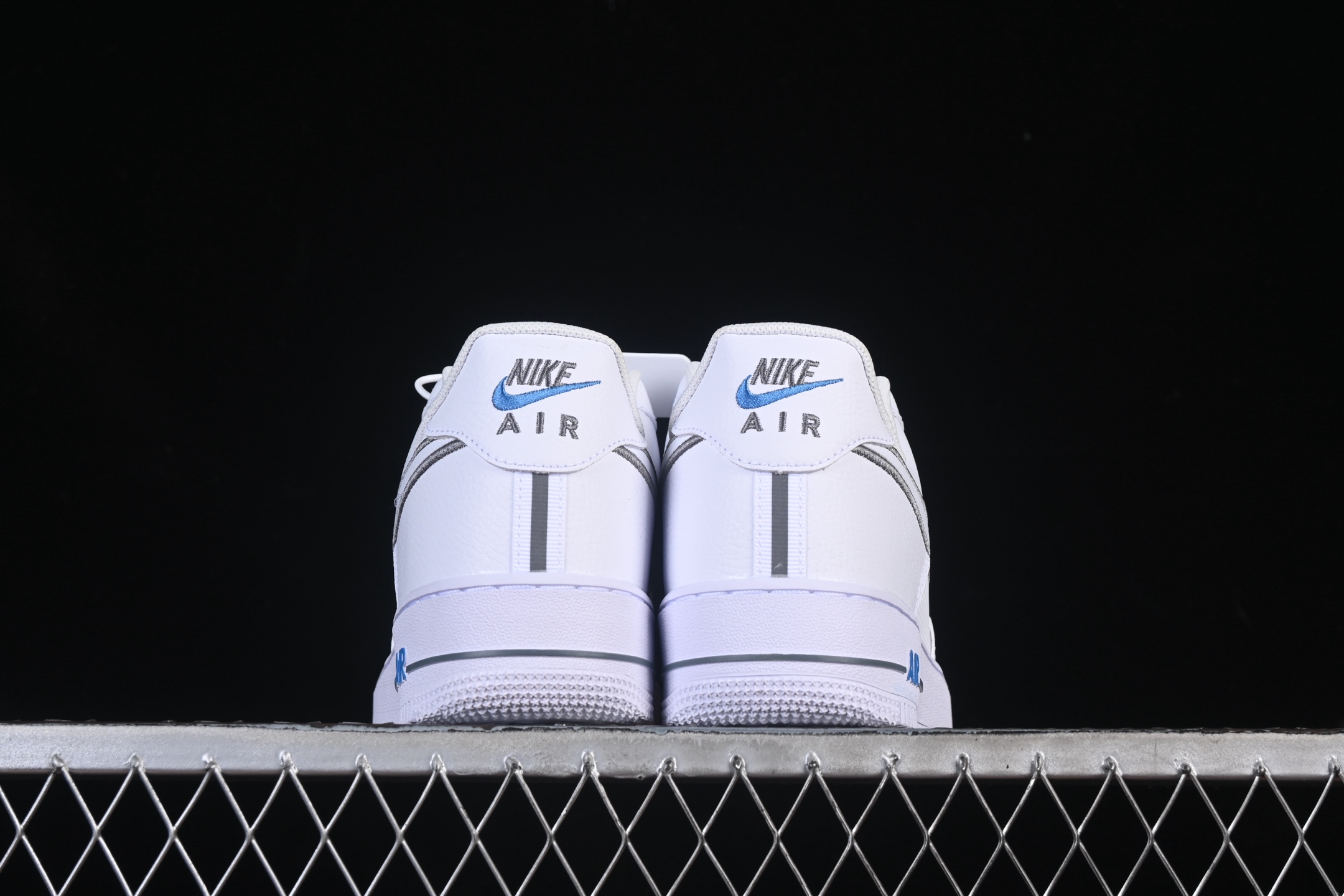 💰240纯原
Nike Air Force 1'07 Low 空军一号低帮休闲板鞋 IB7677-100
#原楦头原纸板 定制五金配件 内置全掌气垫 原厂鞋底
尺码：36 36.5 37.5 38 38.5 39 40 40.5 41 42 42.5 43 44 44.5 45 9.D4