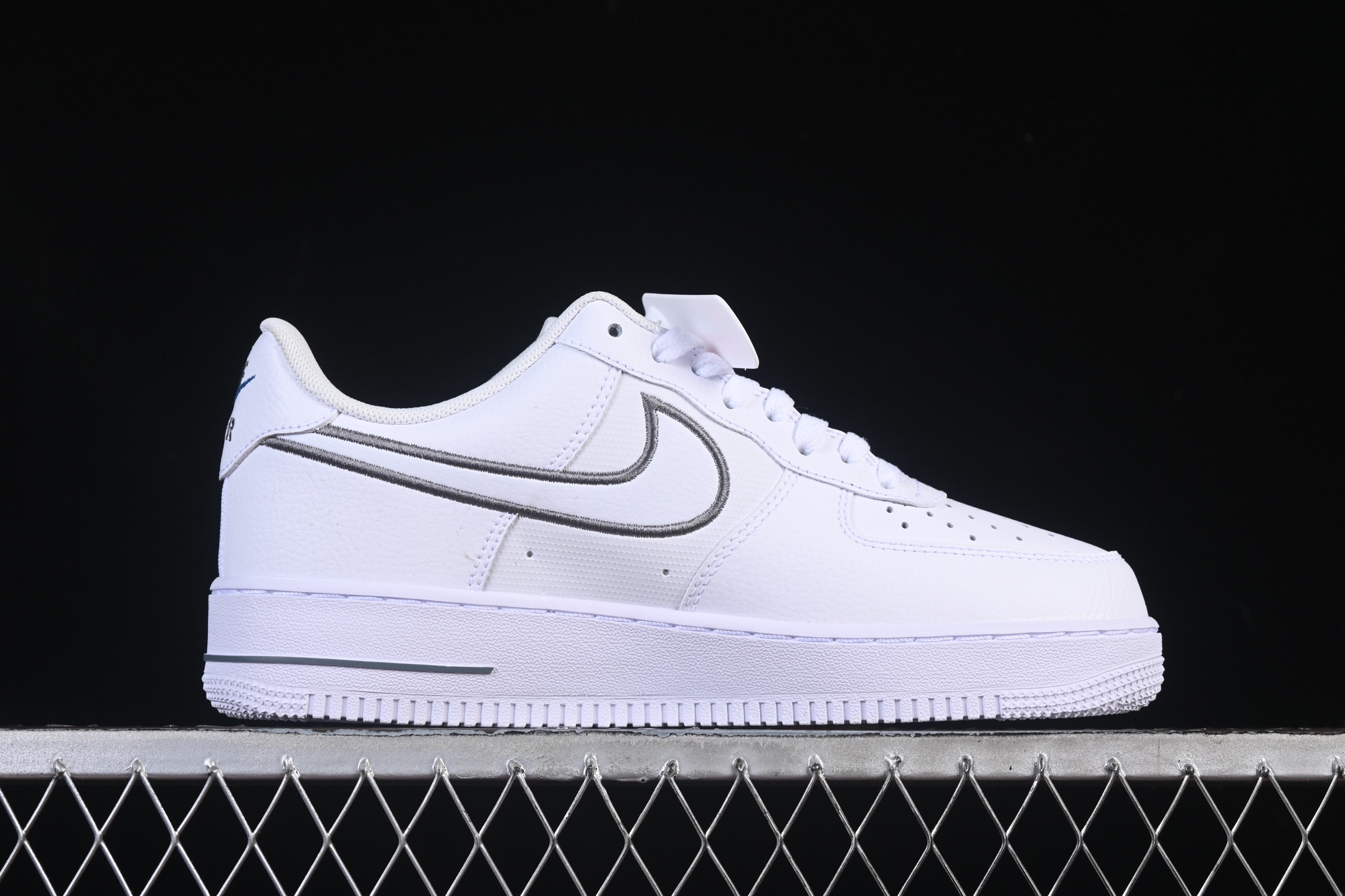💰240纯原
Nike Air Force 1'07 Low 空军一号低帮休闲板鞋 IB7677-100
#原楦头原纸板 定制五金配件 内置全掌气垫 原厂鞋底
尺码：36 36.5 37.5 38 38.5 39 40 40.5 41 42 42.5 43 44 44.5 45 9.D4
