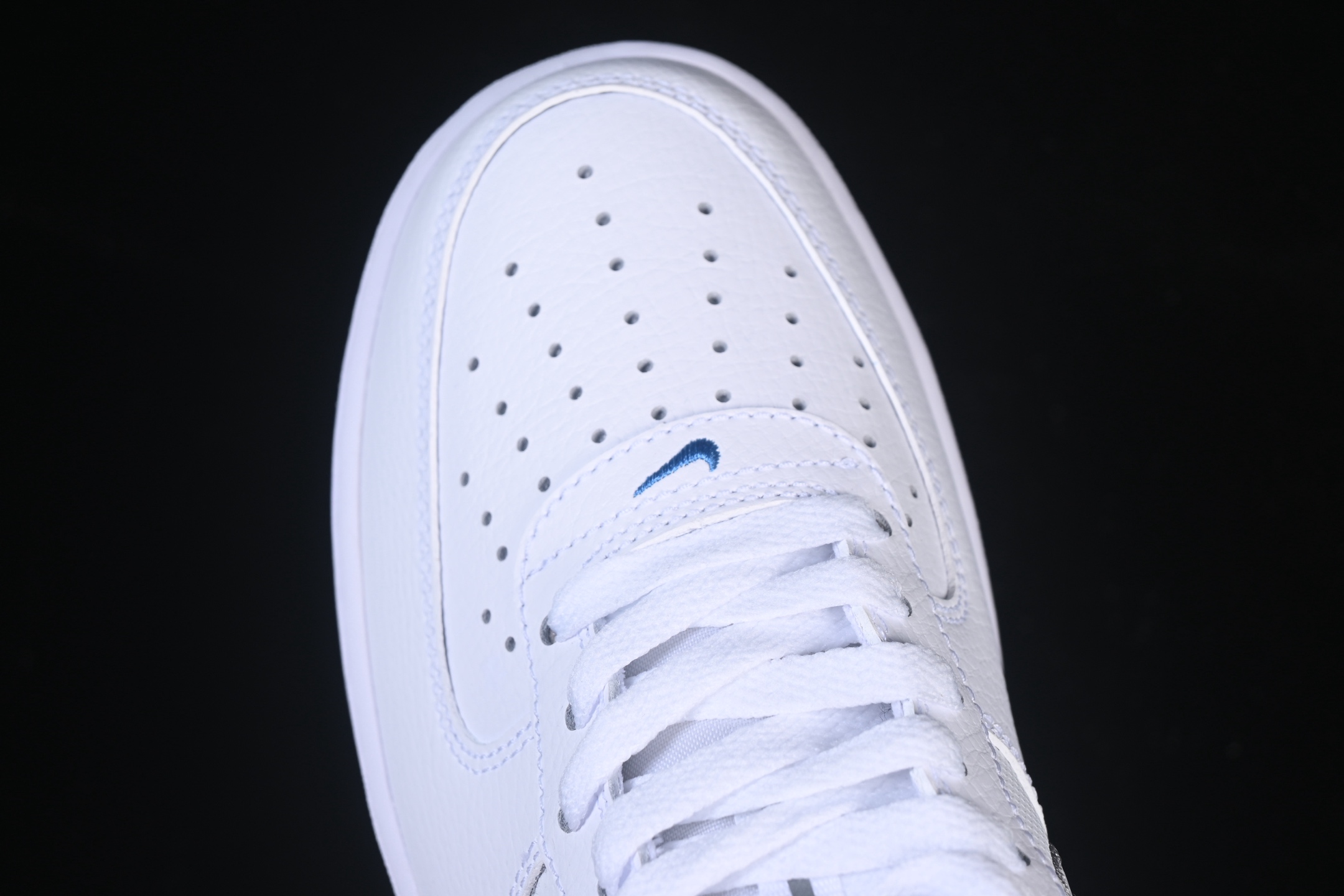 💰240纯原
Nike Air Force 1'07 Low 空军一号低帮休闲板鞋 IB7677-100
#原楦头原纸板 定制五金配件 内置全掌气垫 原厂鞋底
尺码：36 36.5 37.5 38 38.5 39 40 40.5 41 42 42.5 43 44 44.5 45 9.D4
