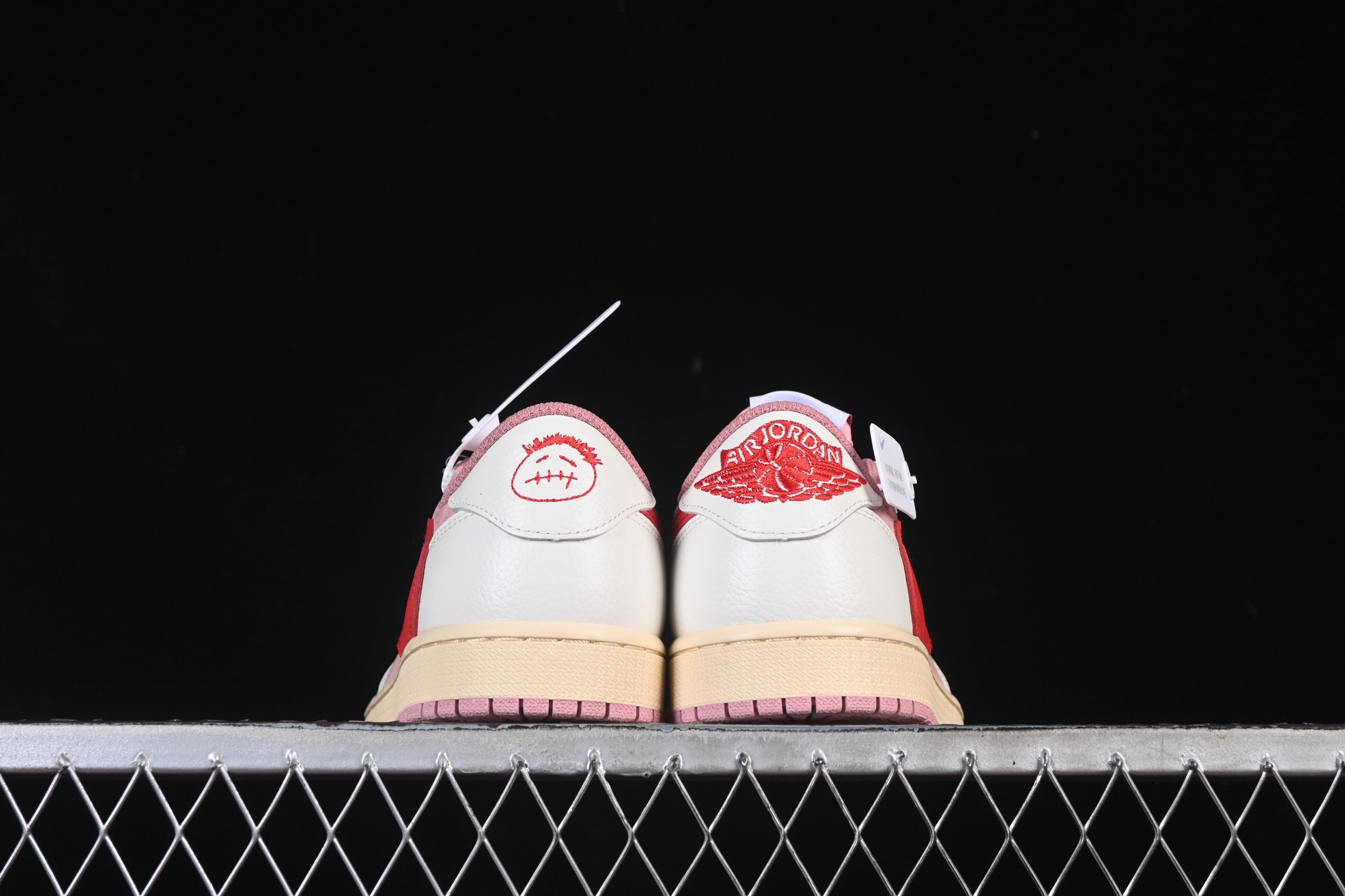 💰280公司级💰380纯原
Travis Scott x Air Jordan 1 Low OG AJ1 乔1倒勾低帮 DM7866-100
尺码：36 36.5 37.5 38 38.5 39 40 40.5 41 42 42.5 43 44 44.5 45 46 47.5 WMD4