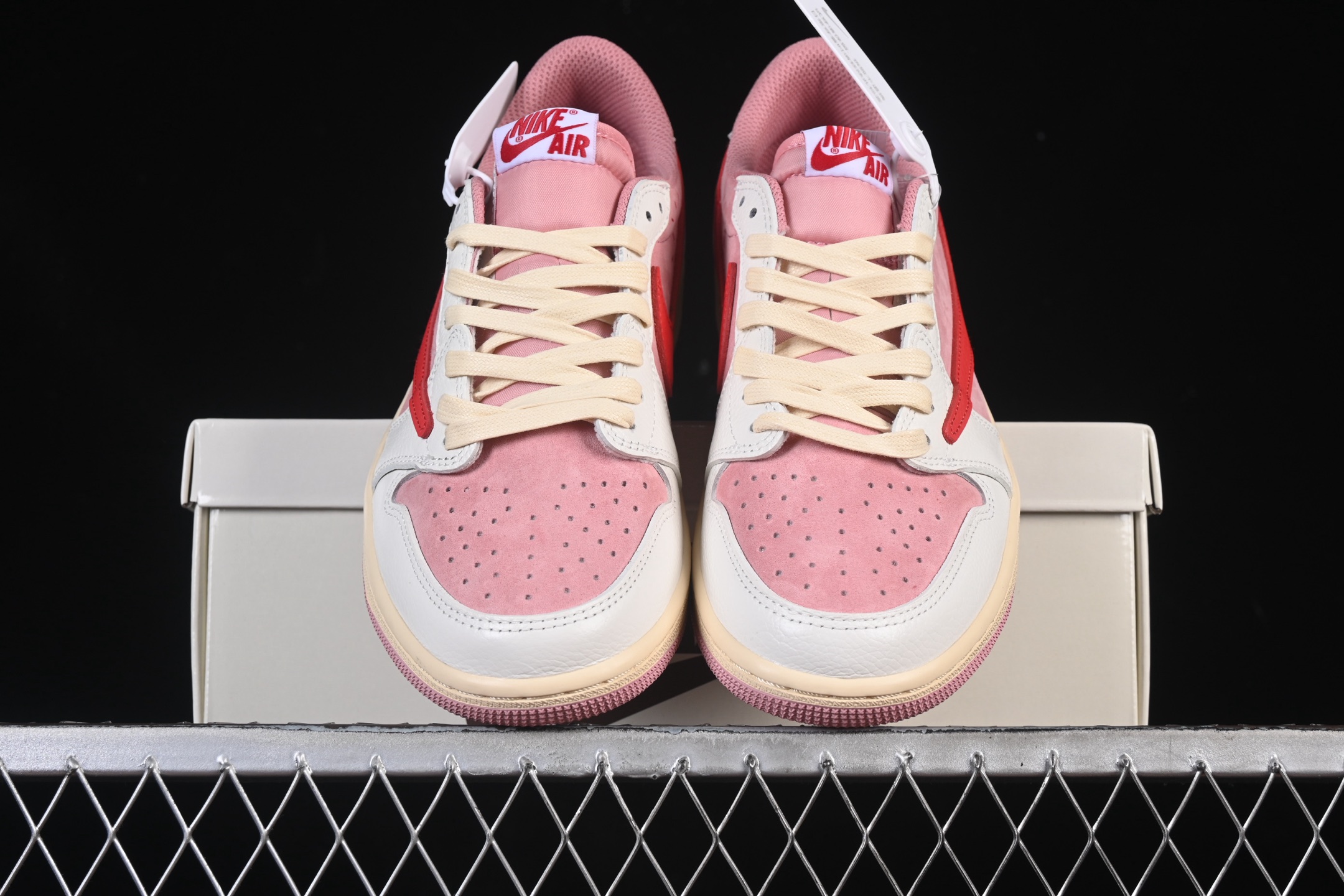 💰280公司级💰380纯原
Travis Scott x Air Jordan 1 Low OG AJ1 乔1倒勾低帮 DM7866-100
尺码：36 36.5 37.5 38 38.5 39 40 40.5 41 42 42.5 43 44 44.5 45 46 47.5 WMD4