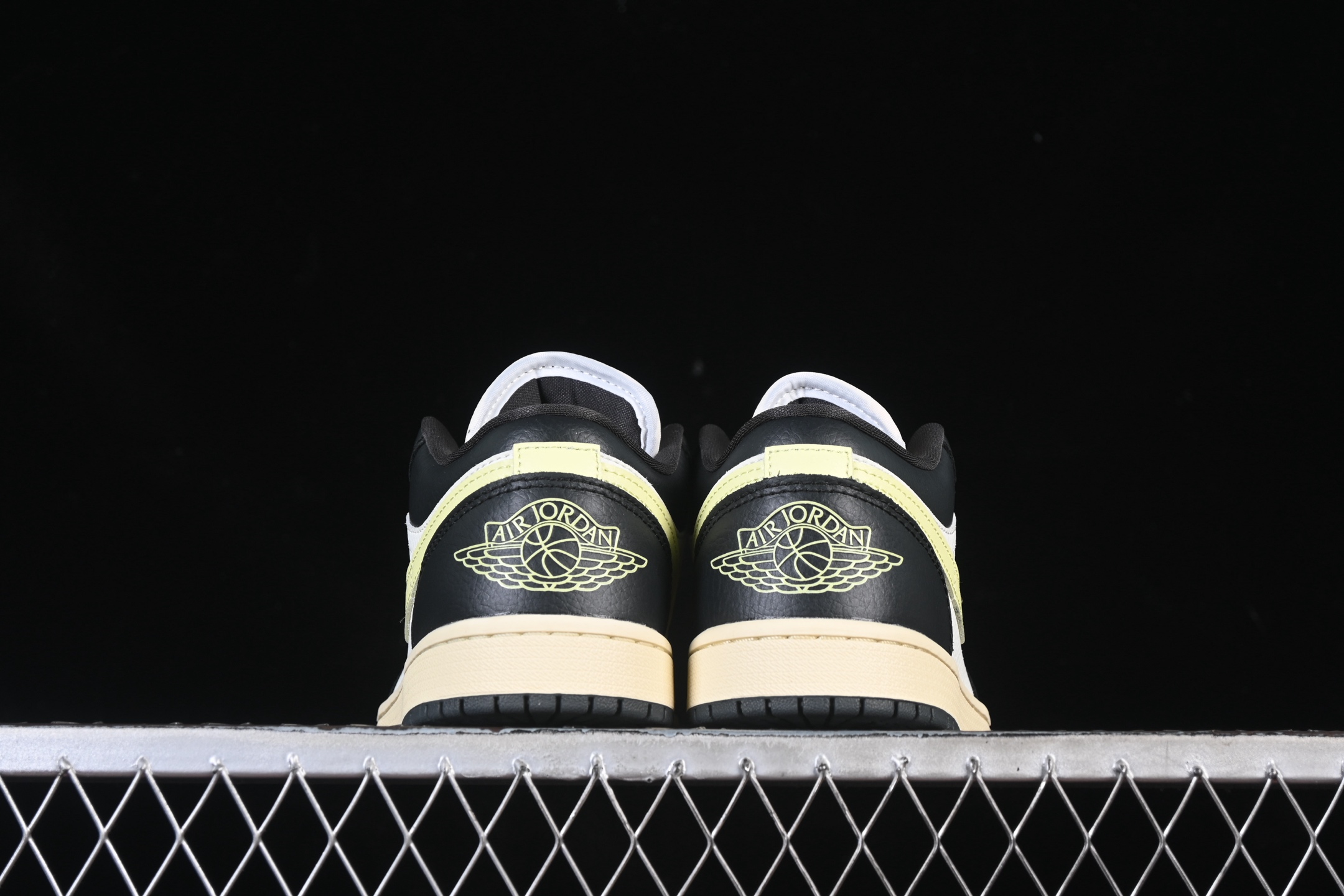 💰240纯原💰280顶级
 Air Jordan 1 Low AJ1 乔1篮球之子 低帮复古文化篮球鞋 HQ3009-003
#市售最高品质 原鞋开发 大厂代工流水线打造 公司货既视感 细节随意对比
尺码：35.5 36 36.5 37.5 38 38.5 39 40 40.5 41 42 42.5 43 44 44.5 45 46 H8D4