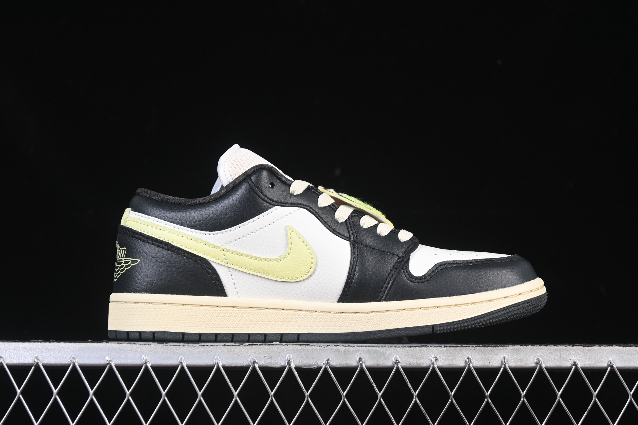 💰240纯原💰280顶级
 Air Jordan 1 Low AJ1 乔1篮球之子 低帮复古文化篮球鞋 HQ3009-003
#市售最高品质 原鞋开发 大厂代工流水线打造 公司货既视感 细节随意对比
尺码：35.5 36 36.5 37.5 38 38.5 39 40 40.5 41 42 42.5 43 44 44.5 45 46 H8D4