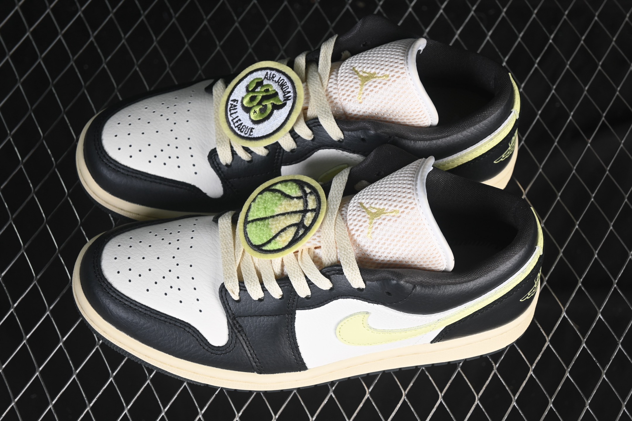 💰240纯原💰280顶级
 Air Jordan 1 Low AJ1 乔1篮球之子 低帮复古文化篮球鞋 HQ3009-003
#市售最高品质 原鞋开发 大厂代工流水线打造 公司货既视感 细节随意对比
尺码：35.5 36 36.5 37.5 38 38.5 39 40 40.5 41 42 42.5 43 44 44.5 45 46 H8D4