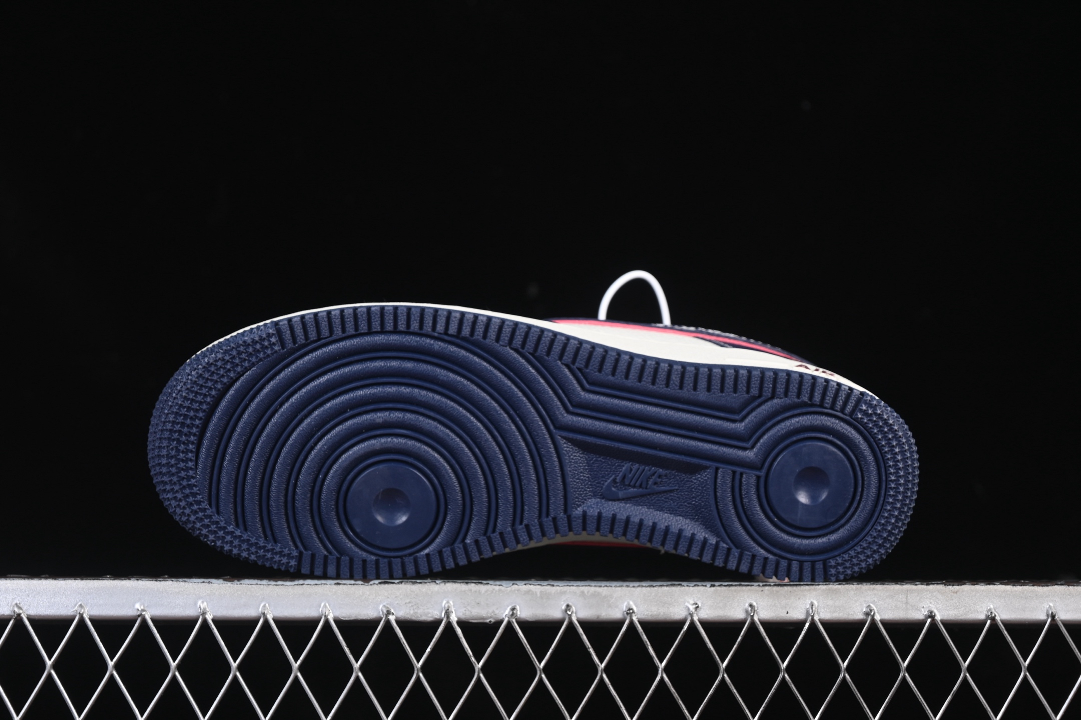 💰300纯原
 Nike Air Force 1'07 Low Sup三方联名 白蓝酒红 空军一号低帮休闲板鞋 YF9511-801
#原楦头原纸板 原装鞋盒 定制五金配件 内置全掌气垫 原厂鞋底 
尺码：36 36.5 37.5 38 38.5 39 40 40.5 41 42 42.5 43 44 44.5 45 9.D4