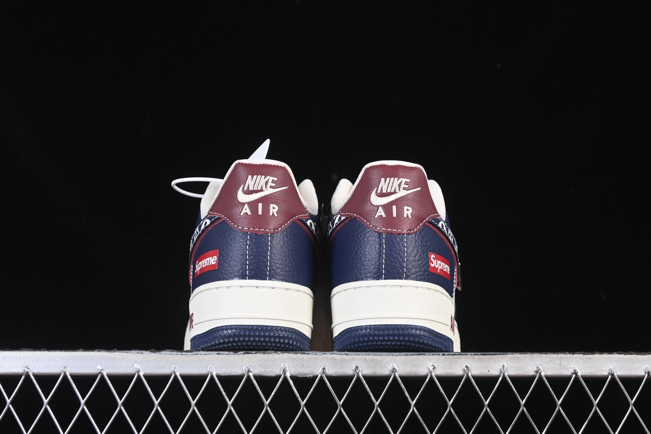 💰300纯原
 Nike Air Force 1'07 Low Sup三方联名 白蓝酒红 空军一号低帮休闲板鞋 YF9511-801
#原楦头原纸板 原装鞋盒 定制五金配件 内置全掌气垫 原厂鞋底 
尺码：36 36.5 37.5 38 38.5 39 40 40.5 41 42 42.5 43 44 44.5 45 9.D4