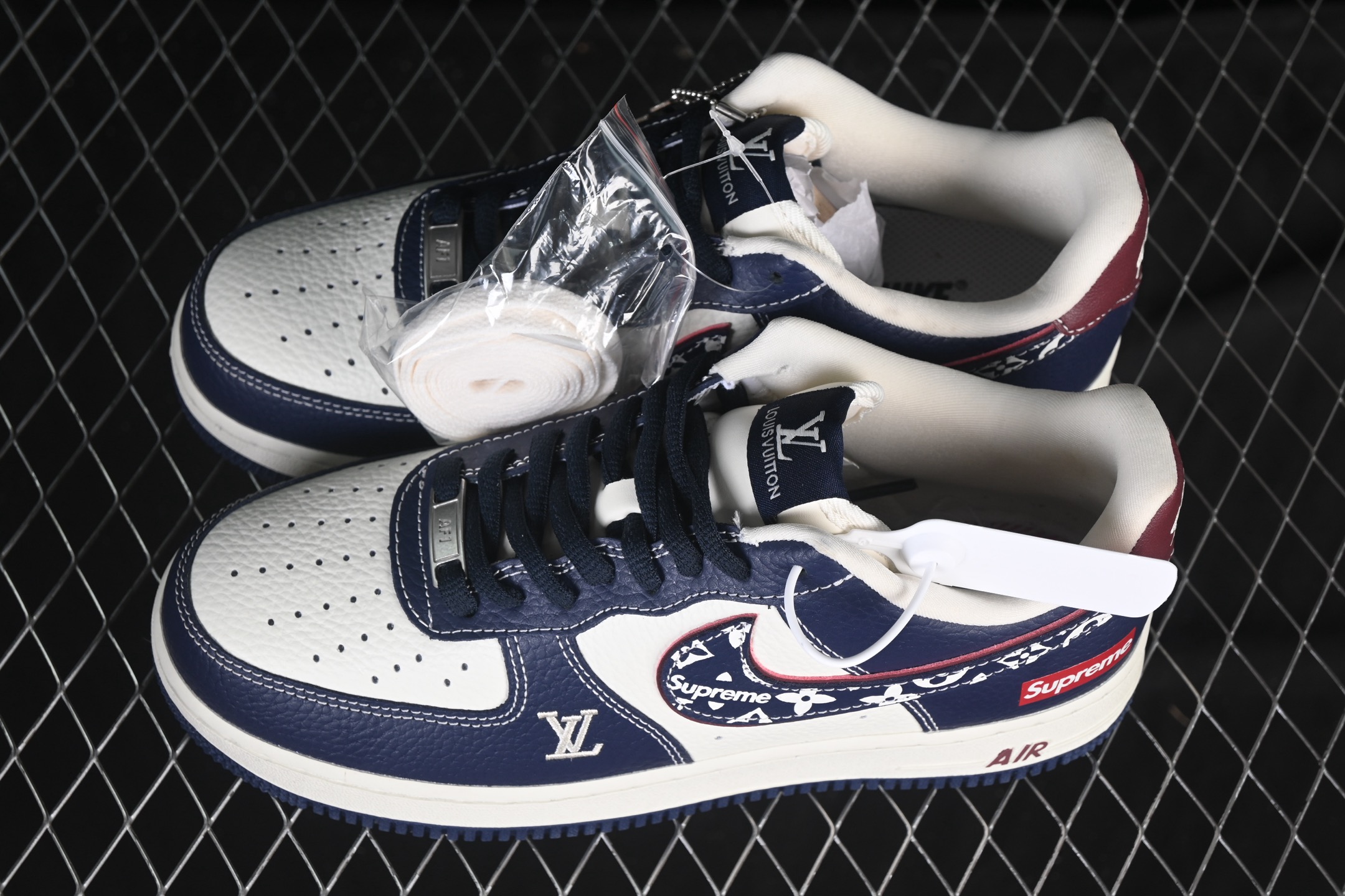 💰300纯原
 Nike Air Force 1'07 Low Sup三方联名 白蓝酒红 空军一号低帮休闲板鞋 YF9511-801
#原楦头原纸板 原装鞋盒 定制五金配件 内置全掌气垫 原厂鞋底 
尺码：36 36.5 37.5 38 38.5 39 40 40.5 41 42 42.5 43 44 44.5 45 9.D4