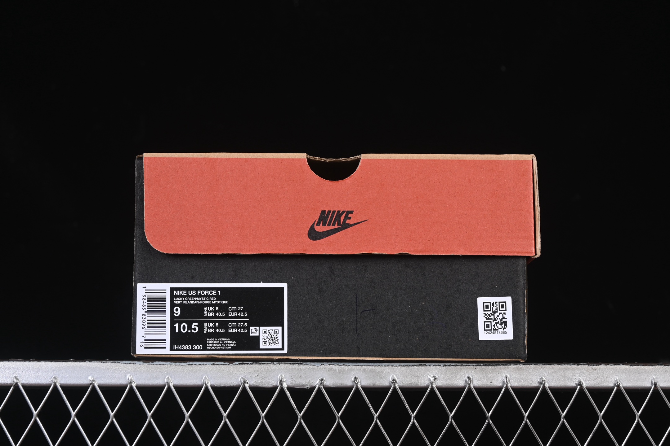 💰440纯原 Lil Yachty x Nike Air Force 1'07 Low 联名款 打工人2.0 空军一号低帮休闲板鞋 IH4383-300
#鞋身通体采用漆皮材质打造，配色方面也一改初代的简约设计，采用黄/绿/红三色呈现，辨识度拉满！鞋舌标签以IT`S US字样呈现，尾部的同样带有Lil Yachty标志性的刺绣Logo，彰显联名身份。
尺码：36 36.5 37.5 38 38.5 39 40 40.5 41 42 42.5 43 44 44.5 45 46 47.5 3.E5