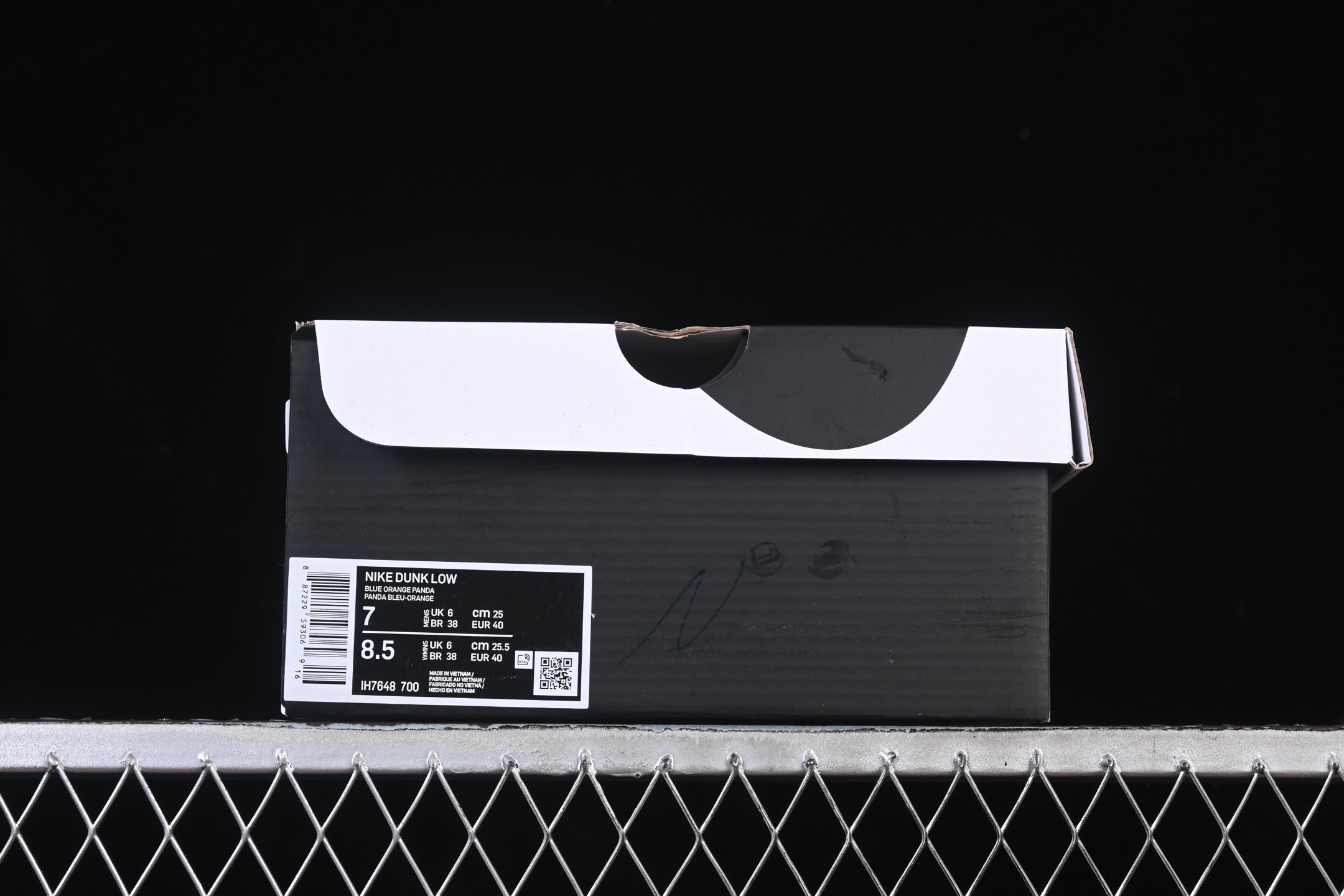 💰200真标💰260公司级💰360纯原
Nike Dunk Low "Panda" 蓝橙熊猫 低帮休闲板鞋 IH7648-700
#鞋身覆盖长绒麂皮，艳丽的双色拼接更是骚气值拉满，鞋舌内侧标明熊猫图案，证明这真是熊猫 Dunk 家族的一员，EST.1985 字样是 Dunk 的发布年份。
尺码：35.5 36 36.5 37.5 38 38.5 39 40 40.5 41 42 42.5 43 44 44.5 45 46 47.5 N.D4