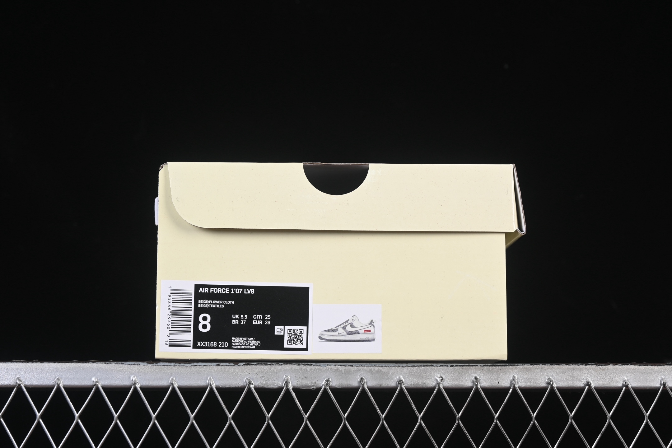 💰280纯原
Nike Air Force 1'07 Low Supreme联名 米灰帆布 空军一号低帮休闲板鞋 XX3168-210
#原楦头原纸板 原装鞋盒 定制五金配件 内置全掌气垫 原厂鞋底
尺码：36 36.5 37.5 38 38.5 39 40 40.5 41 42 42.5 43 44 44.5 45 9.D4