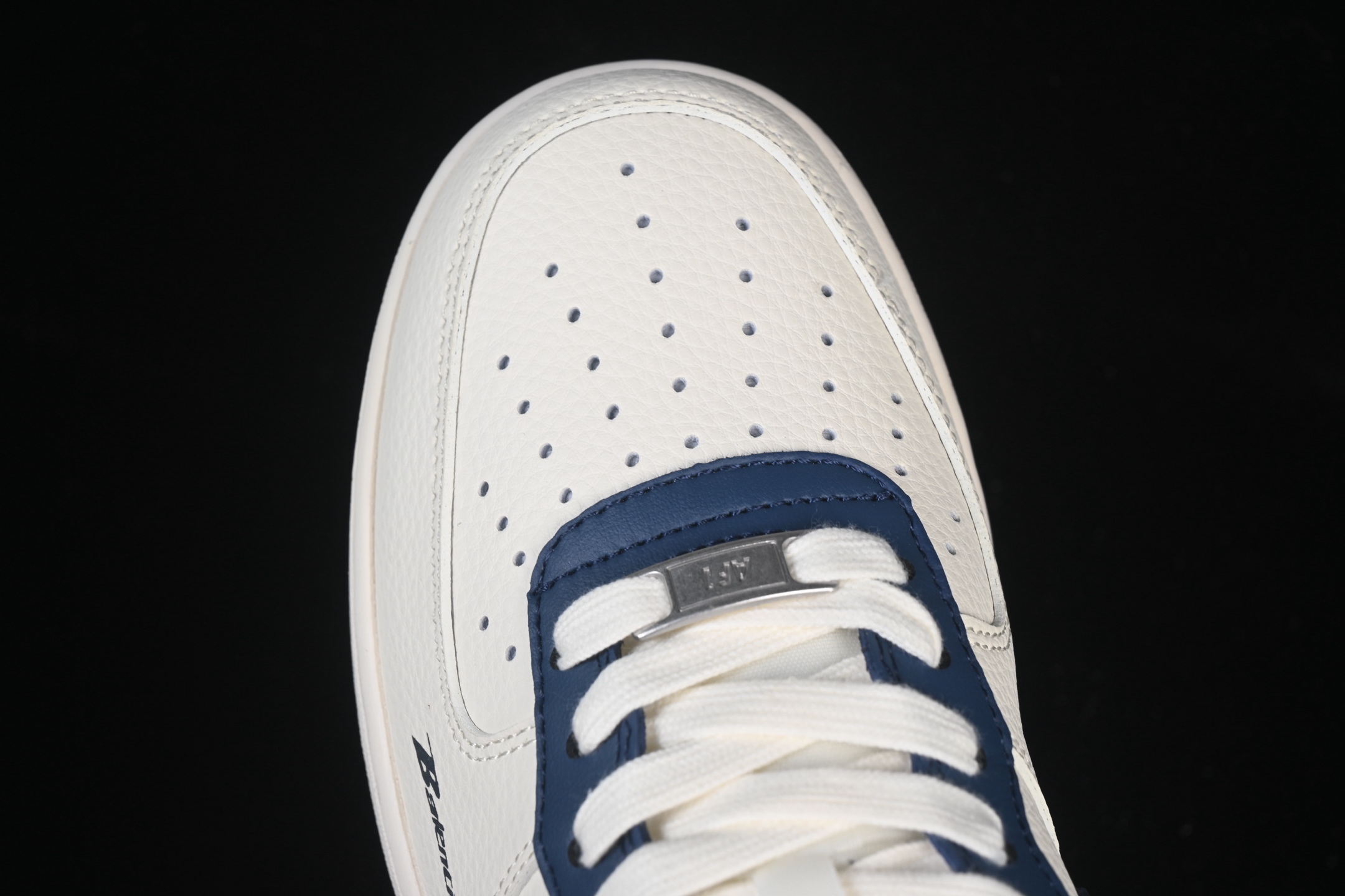 💰280纯原
 Nike Air Force 1'07 Low 空军一号低帮休闲板鞋 XD2588-604
#原楦头原纸板 原装鞋盒 定制五金配件 内置全掌气垫 原厂鞋底
尺码：36 36.5 37.5 38 38.5 39 40 40.5 41 42 42.5 43 44 44.5 45 K.D4