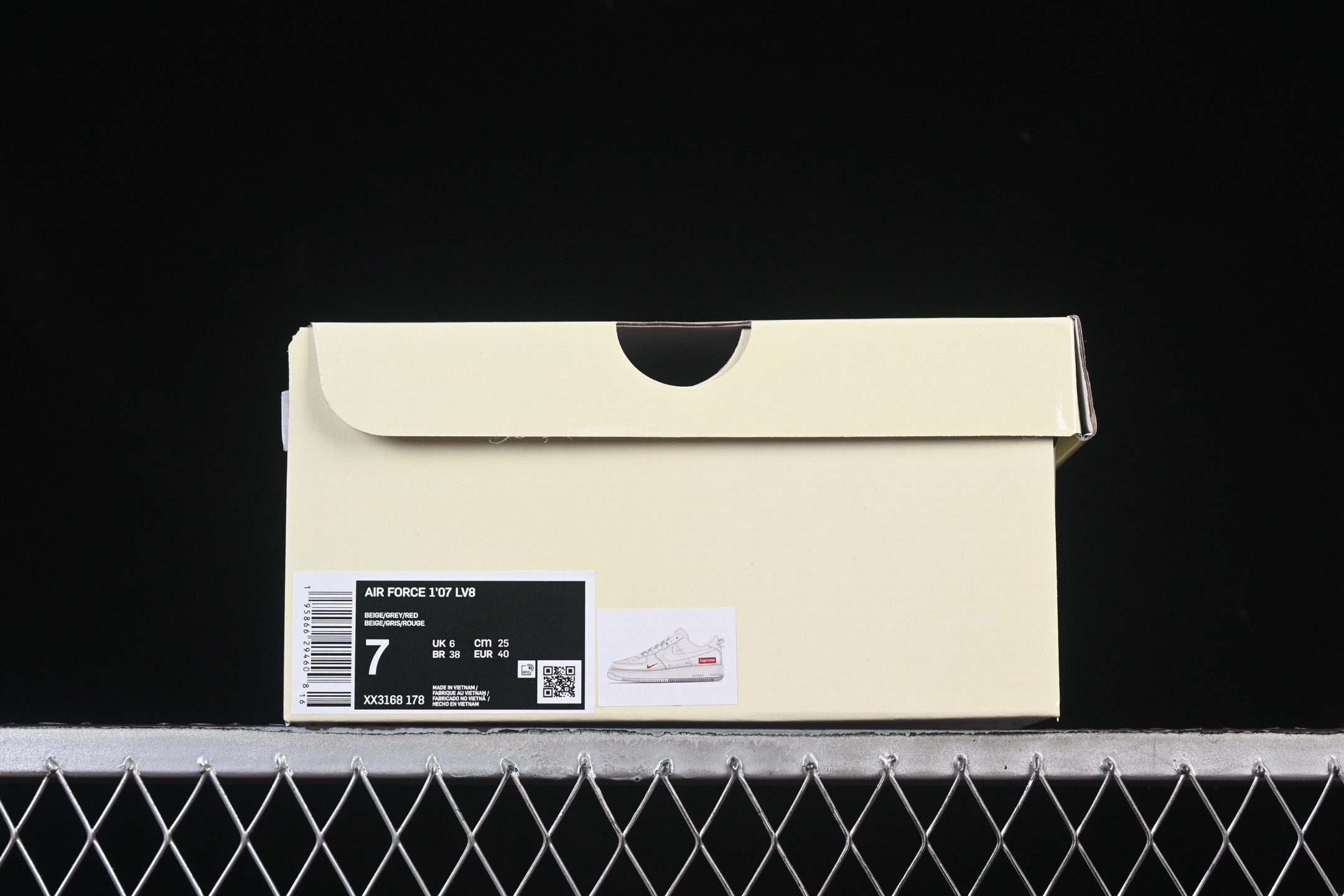 💰280纯原
Nike Air Force 1'07 Low Supreme联名 米灰水晶底 空军一号低帮休闲板鞋 XX3168-178
#原楦头原纸板 原装鞋盒 定制五金配件 内置全掌气垫 原厂鞋底
尺码：36 36.5 37.5 38 38.5 39 40 40.5 41 42 42.5 43 44 44.5 45 9.D4