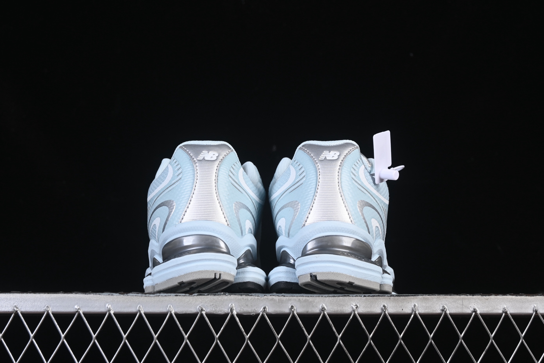 💰260纯原 New Balance 2000系列复古老爹风休闲运动慢跑鞋 U2000ETC
尺码：36 37 37.5 38 38.5 39.5 40 40.5 41.5 42 42.5 43 44 44.5 45 46.5 3.D4