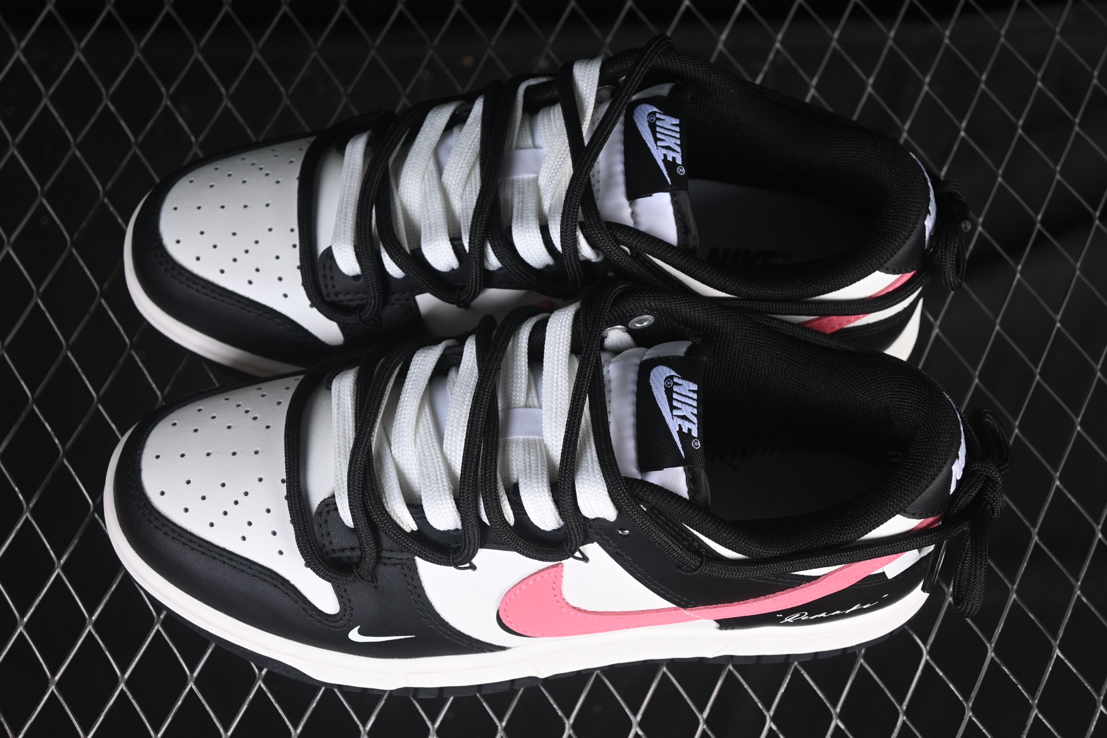 💰260公司级💰360纯原
 Nike SB Dunk Low "Just Do It" 周年高端定制 低帮休闲板鞋 BP0518-093
#定制鞋盒 超高清洁度 皮料切割干净无任何毛边 细节完美 
尺码：35.5 36 36.5 37.5 38 38.5 39 40 9.E5